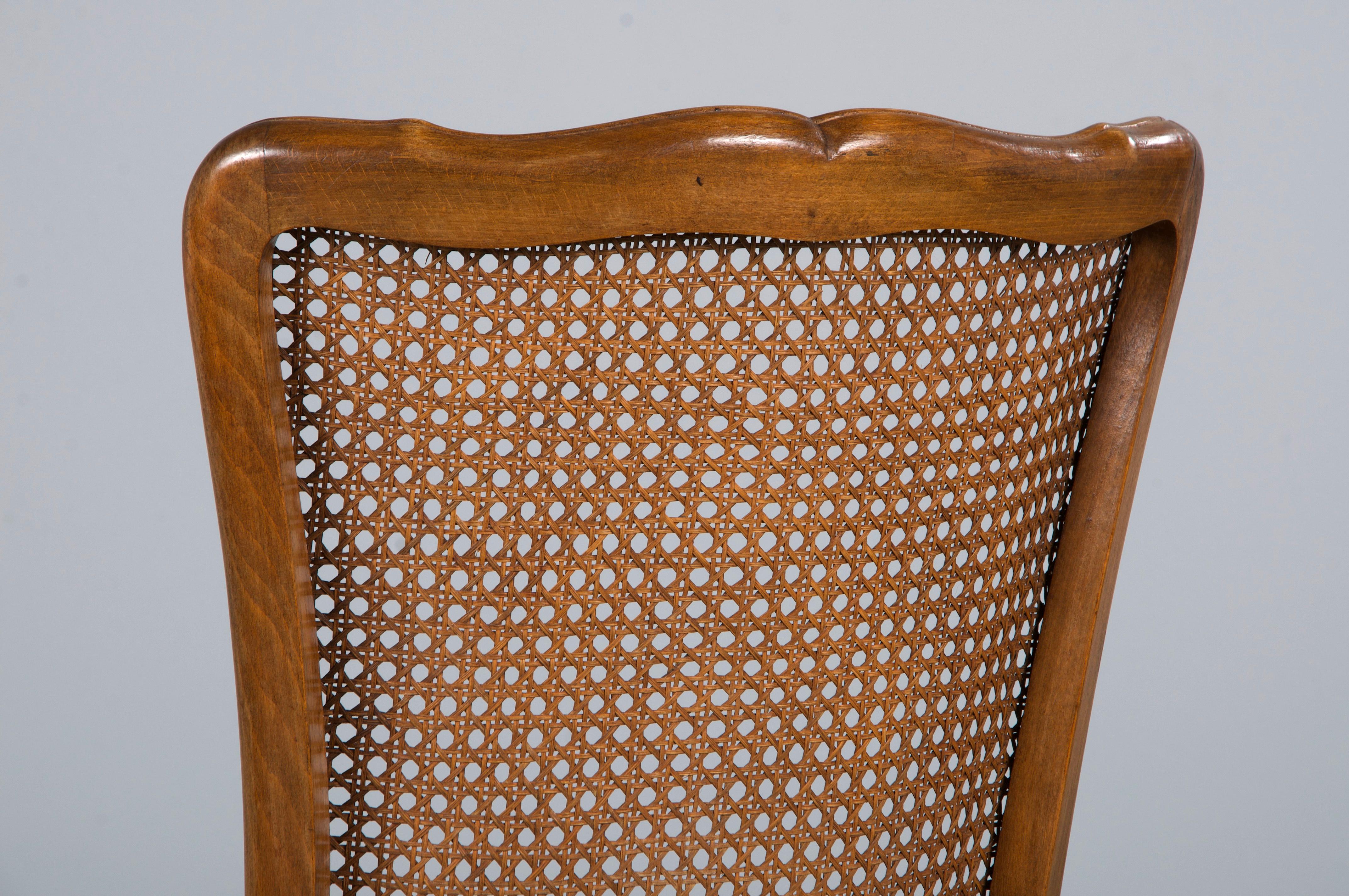Anciennes chaises de salle à manger provinciales en érable de style Louis XV - Lot de 8 en vente 10