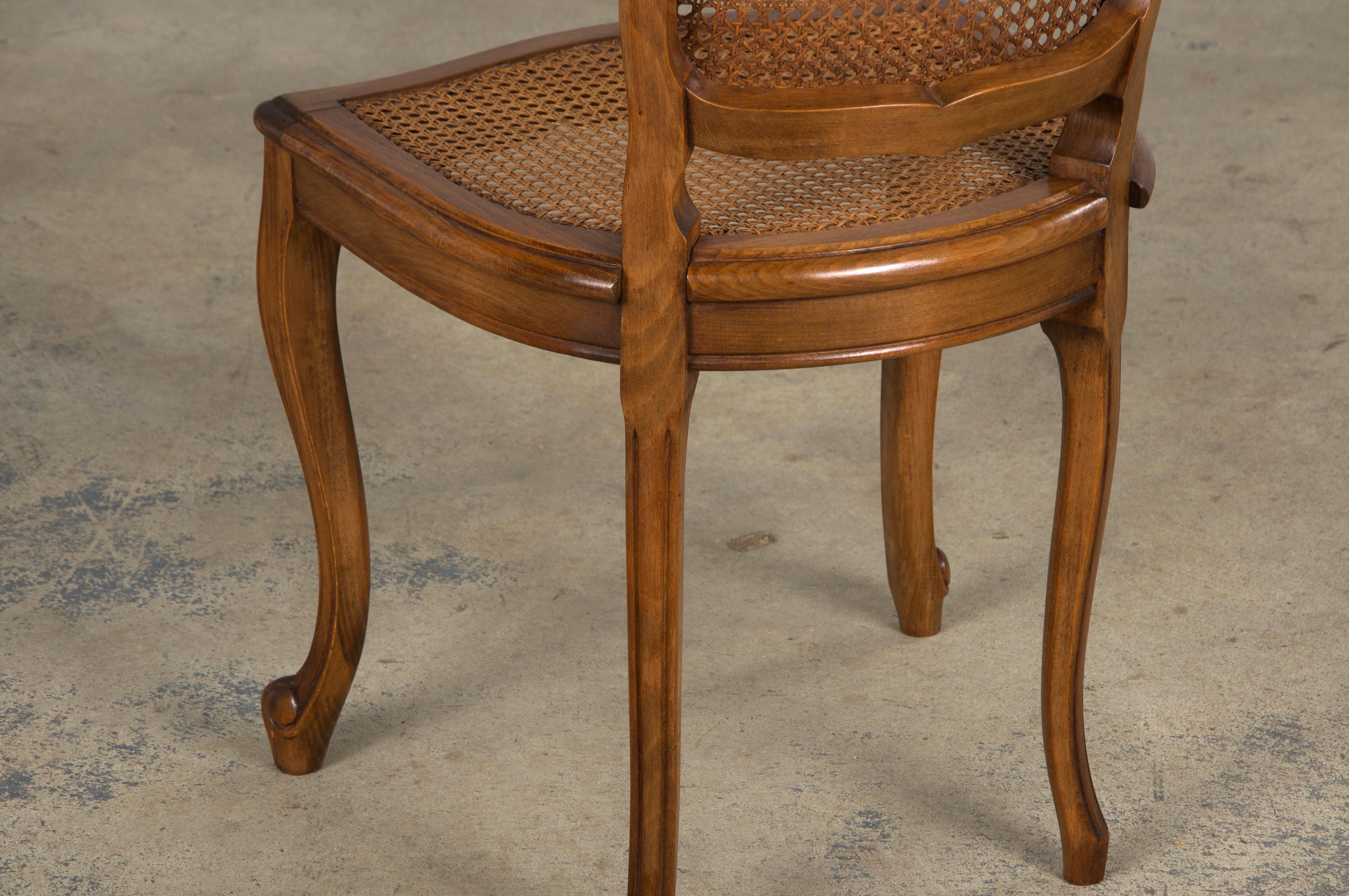 Anciennes chaises de salle à manger provinciales en érable de style Louis XV - Lot de 8 en vente 11