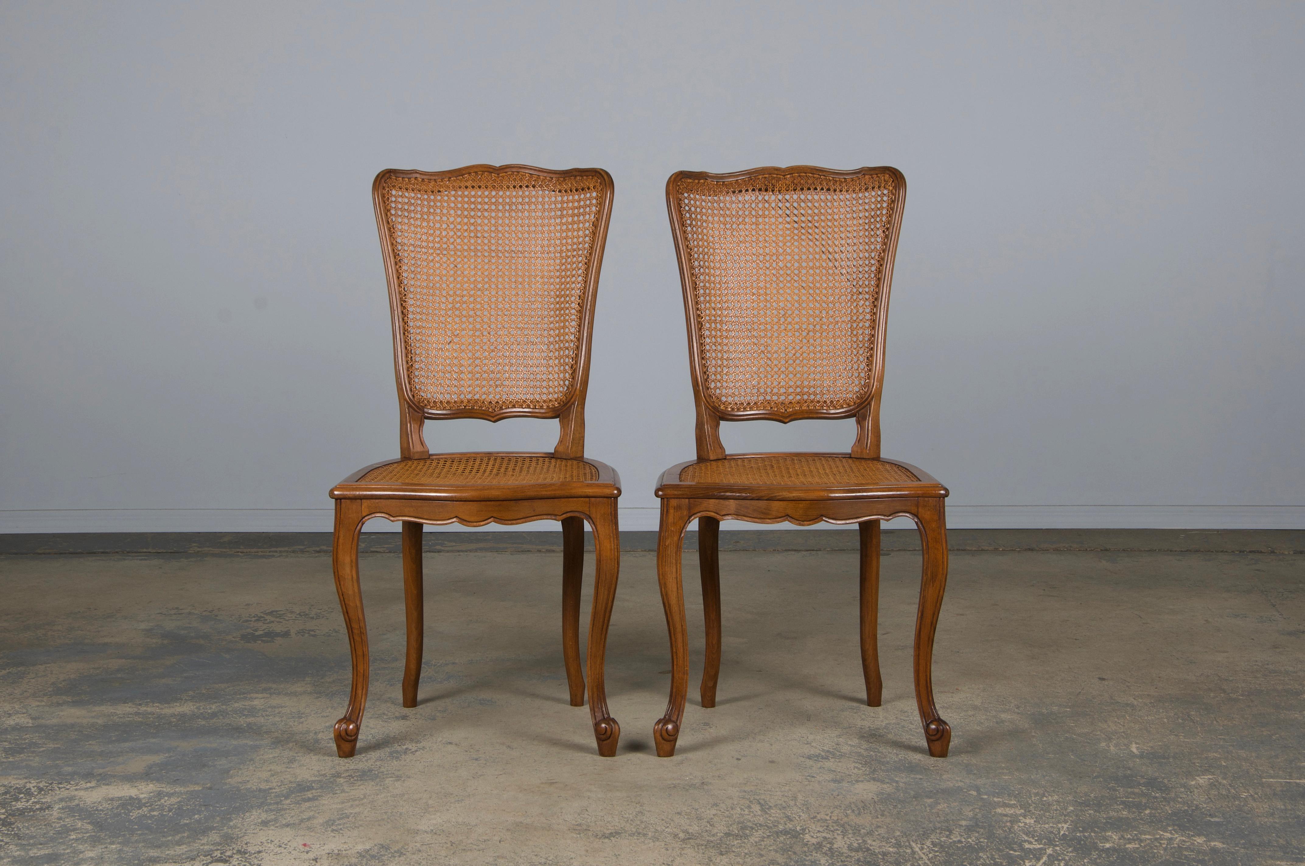 Anciennes chaises de salle à manger provinciales en érable de style Louis XV - Lot de 8 Bon état - En vente à Astoria, NY