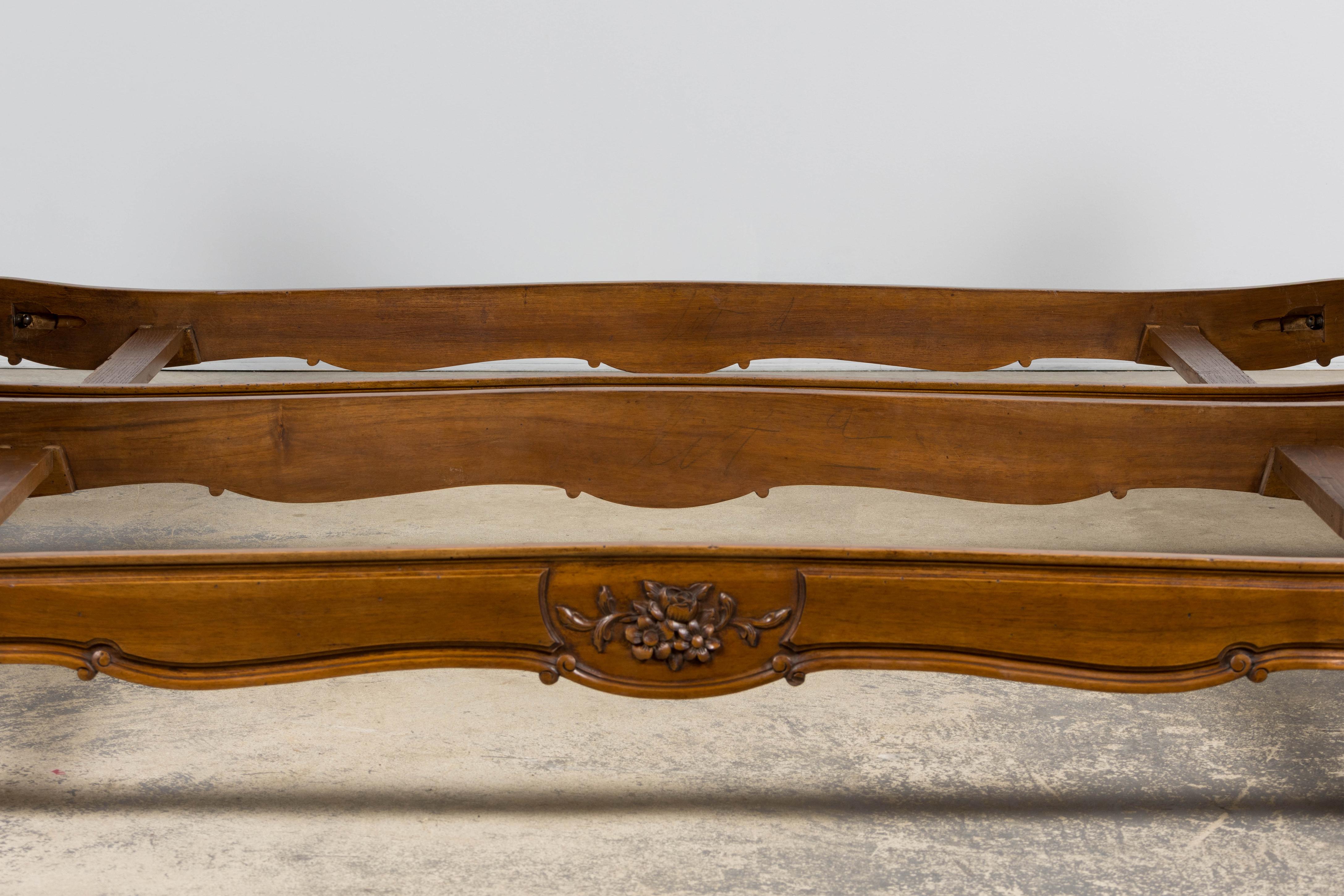 Antique French Louis XV Style Provincial Walnut Twin Size Bed Frames - A Pair in vendita 5