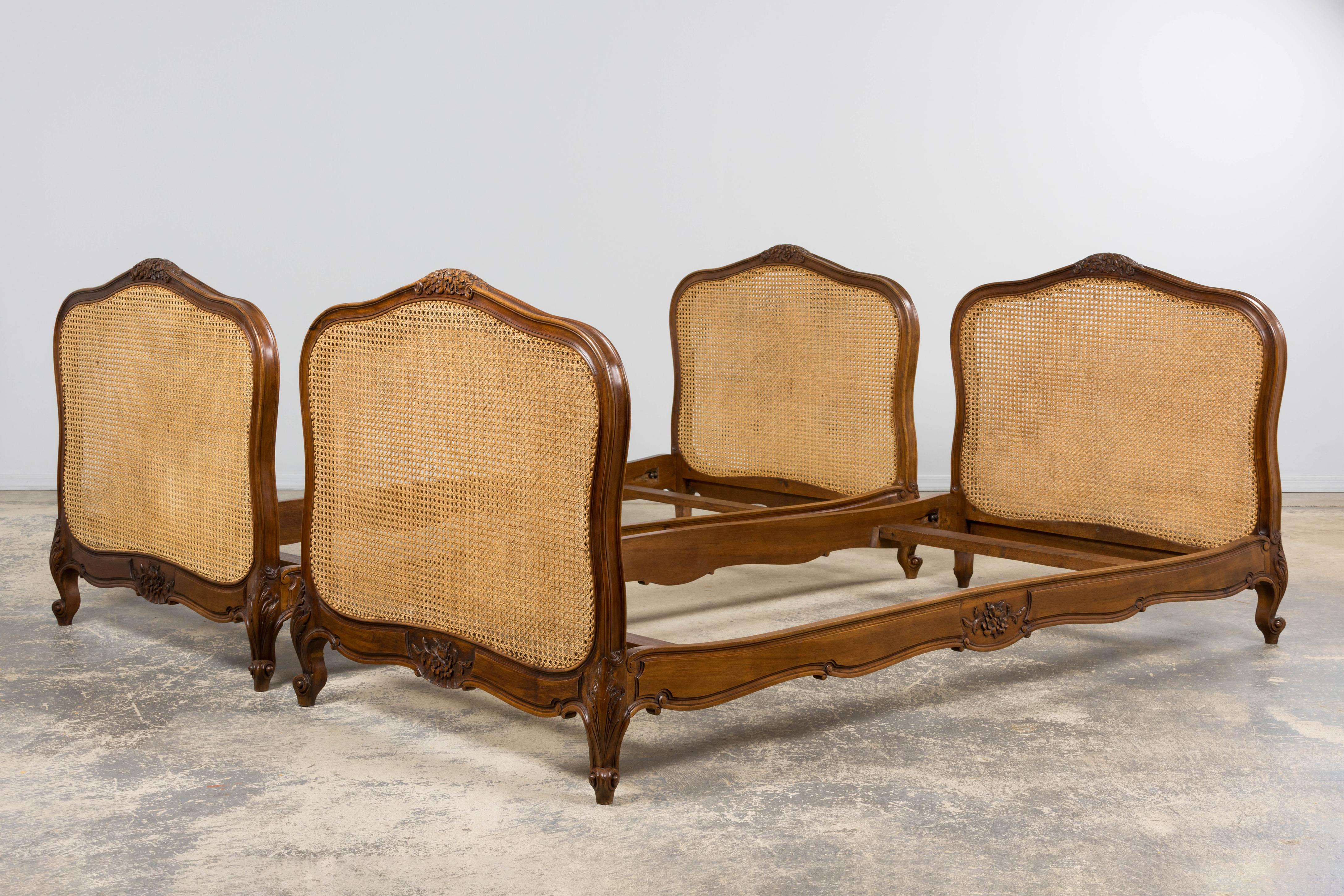 Antique French Louis XV Style Provincial Walnut Twin Size Bed Frames - A Pair in vendita 7