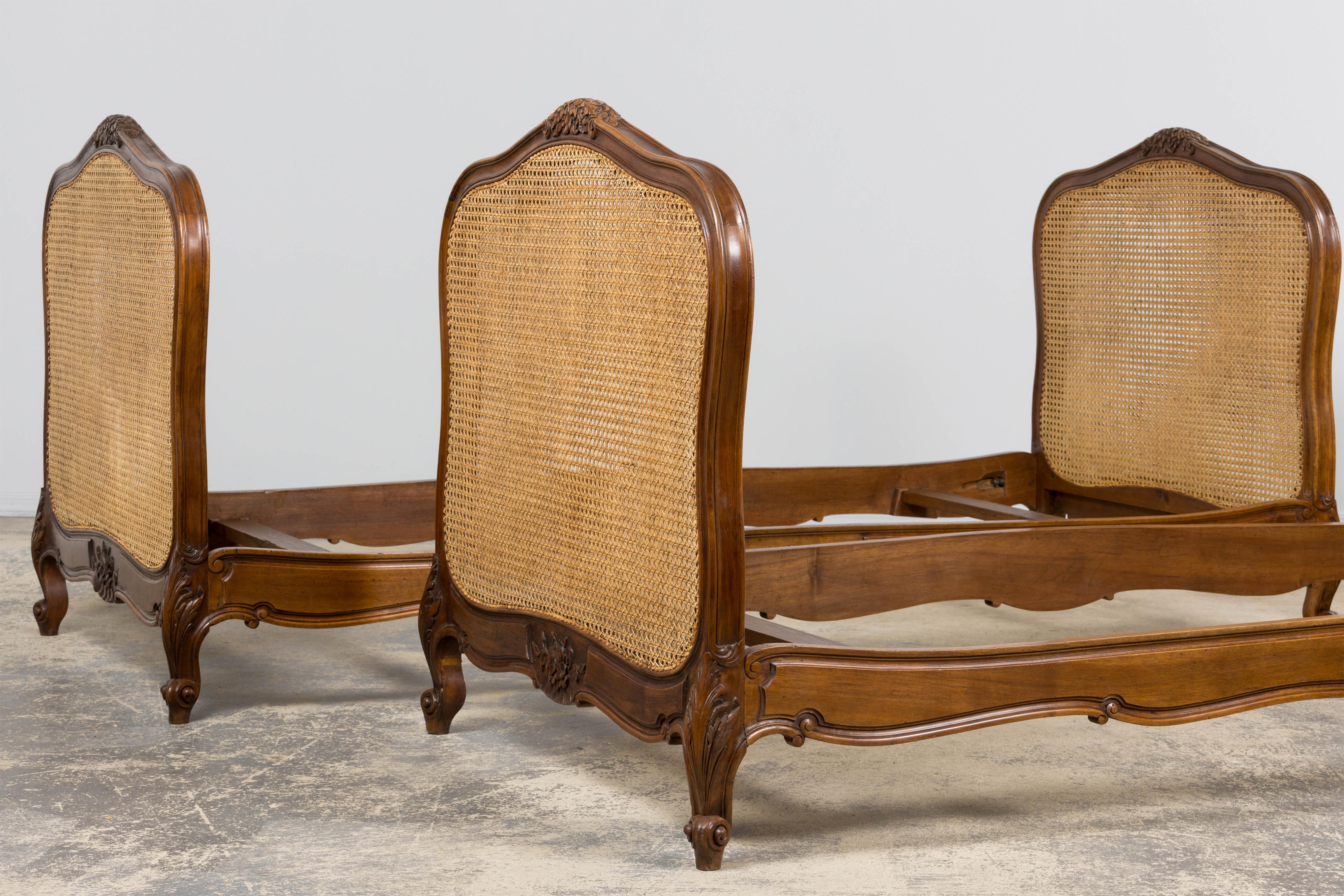 Antique French Louis XV Style Provincial Walnut Twin Size Bed Frames - A Pair in vendita 8