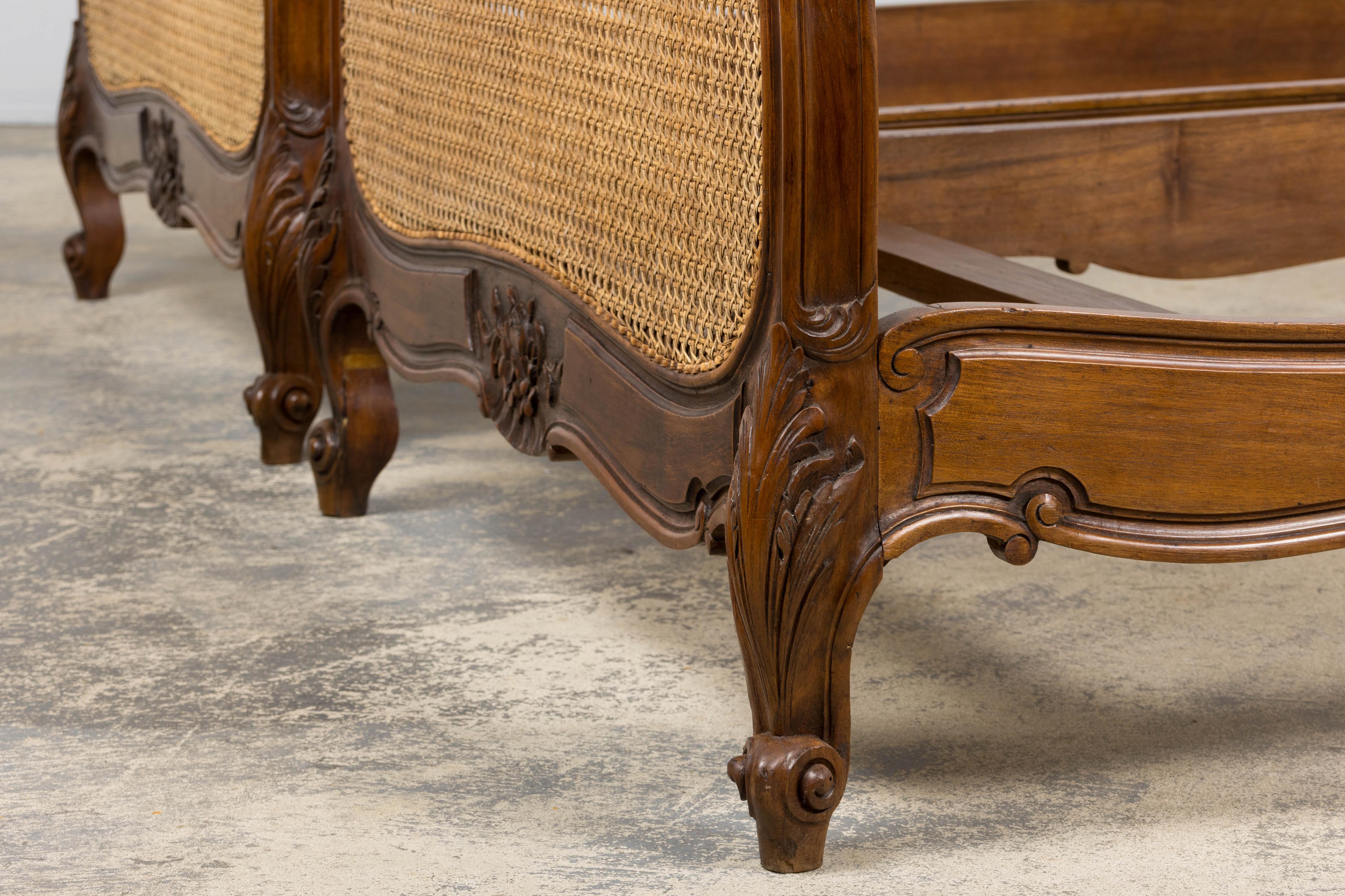 Antique French Louis XV Style Provincial Walnut Twin Size Bed Frames - A Pair in vendita 9