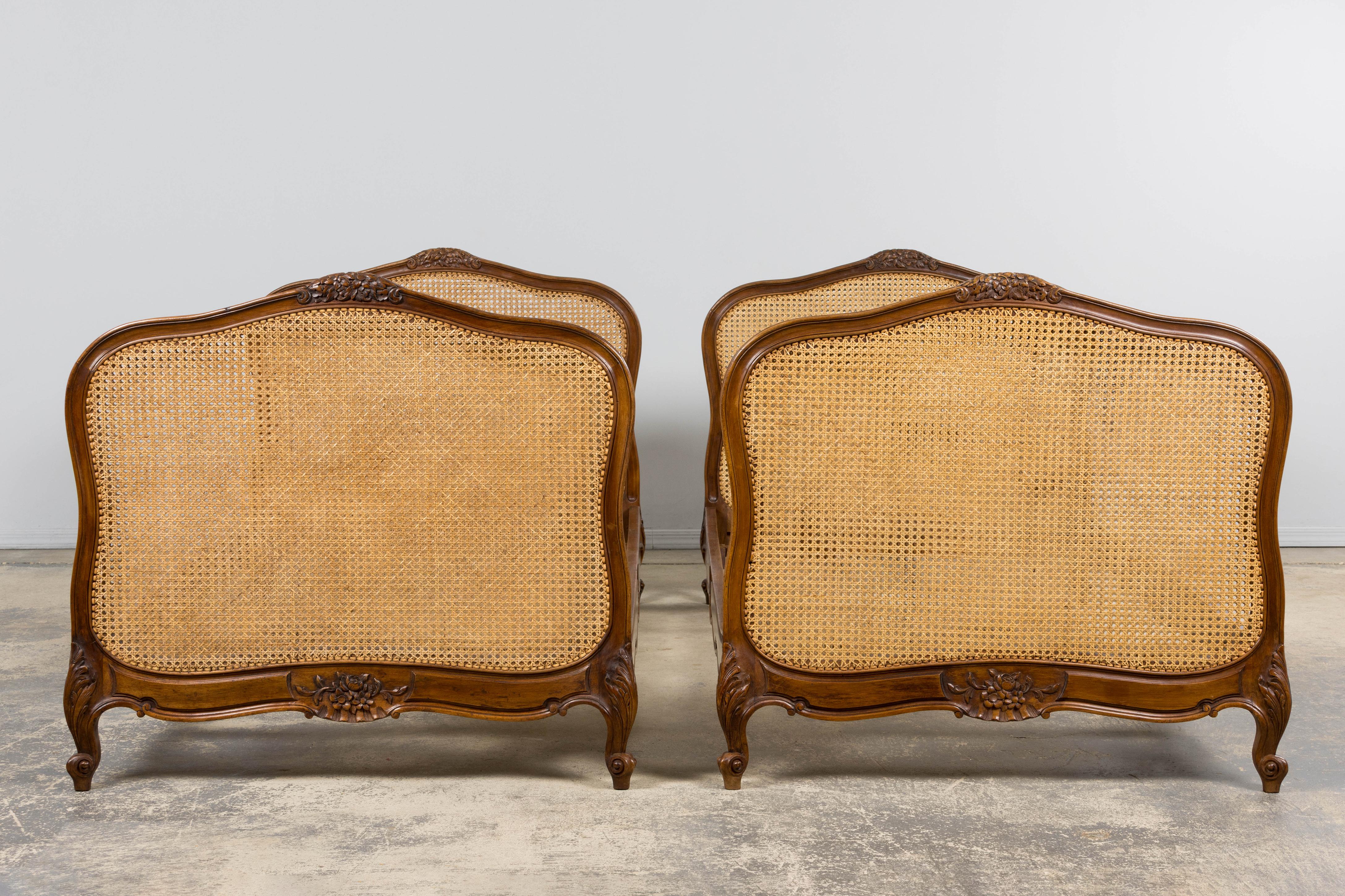 Antique French Louis XV Style Provincial Walnut Twin Size Bed Frames - A Pair in vendita 10