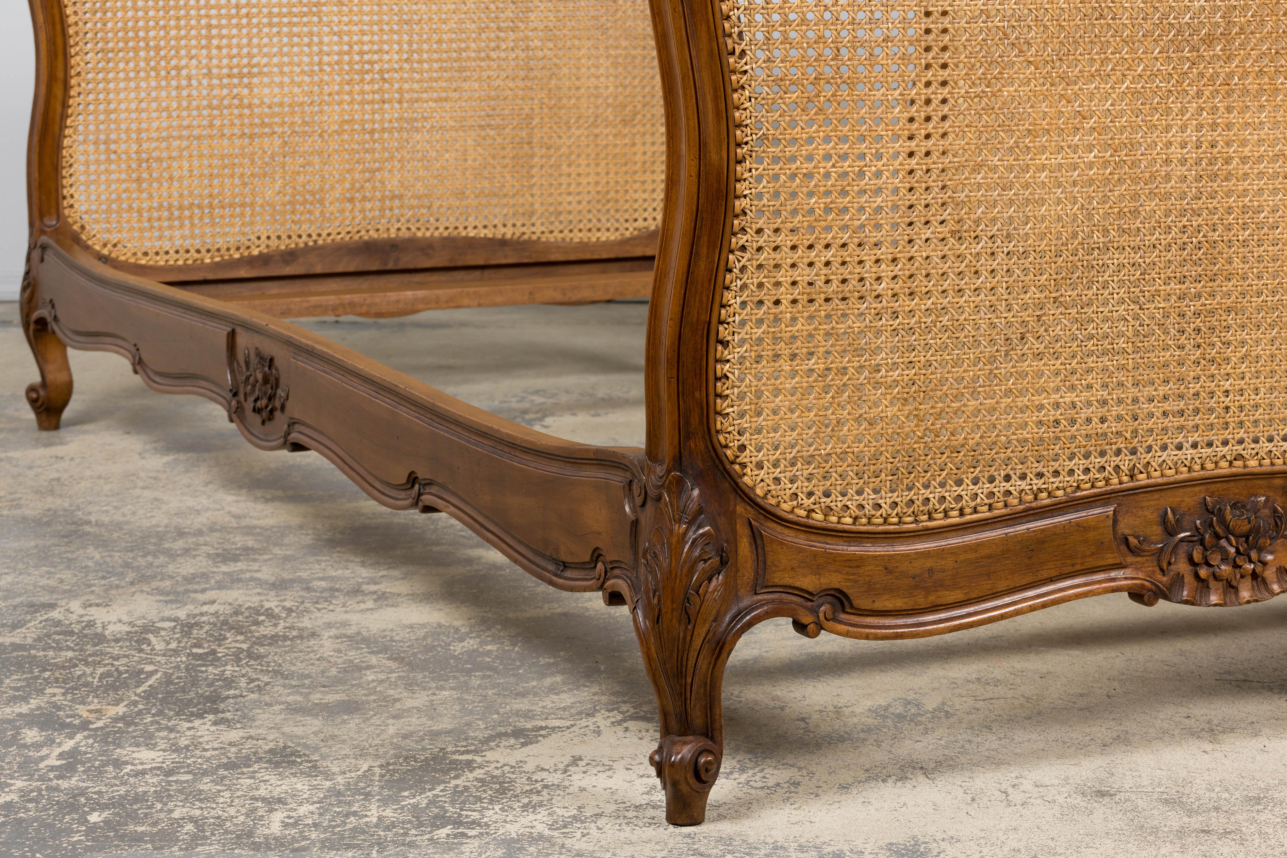 Antique French Louis XV Style Provincial Walnut Twin Size Bed Frames - A Pair in vendita 1