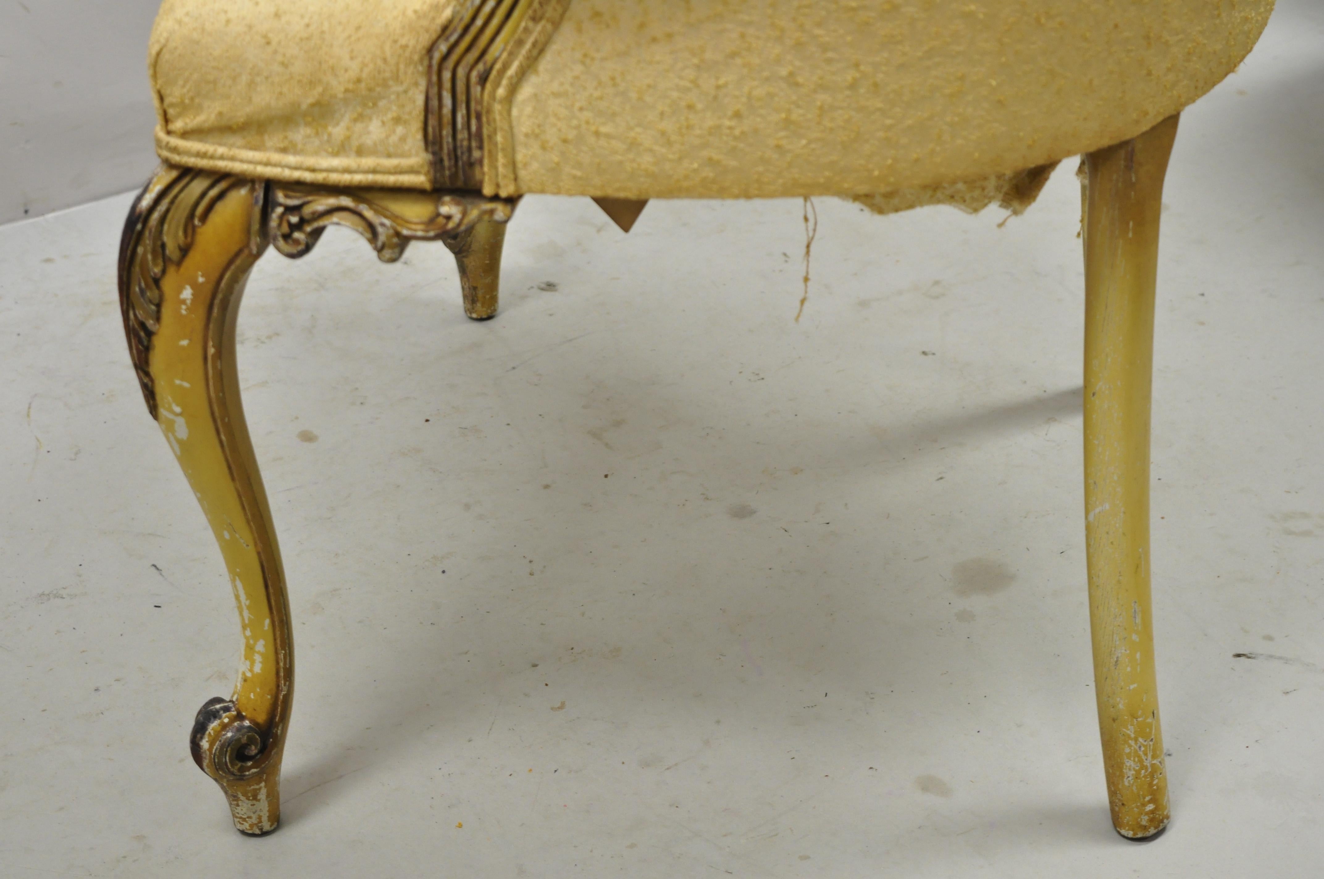 Antiker französischer Louis XV-Stil gepolsterter cremefarben lackierter Waschtisch-Beistellstuhl im Angebot 1