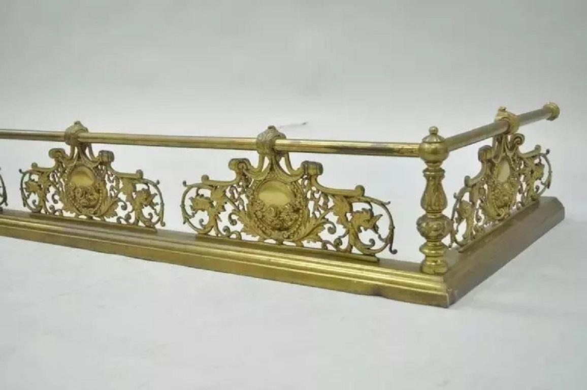 Antique French Louis XV Style Victorian Rose Bird Fireplace Mantel Fender Desconocido en venta
