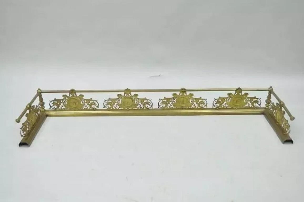 Antique French Louis XV Style Victorian Rose Bird Fireplace Mantel Fender siglo XIX en venta