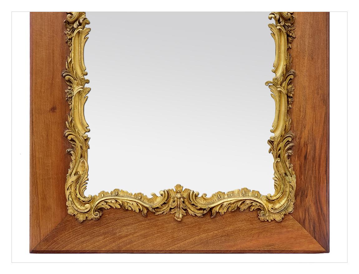 Doré Antique Wall Mirror français de style Louis XV, Wood and Gilded Ornaments, circa 1890 en vente