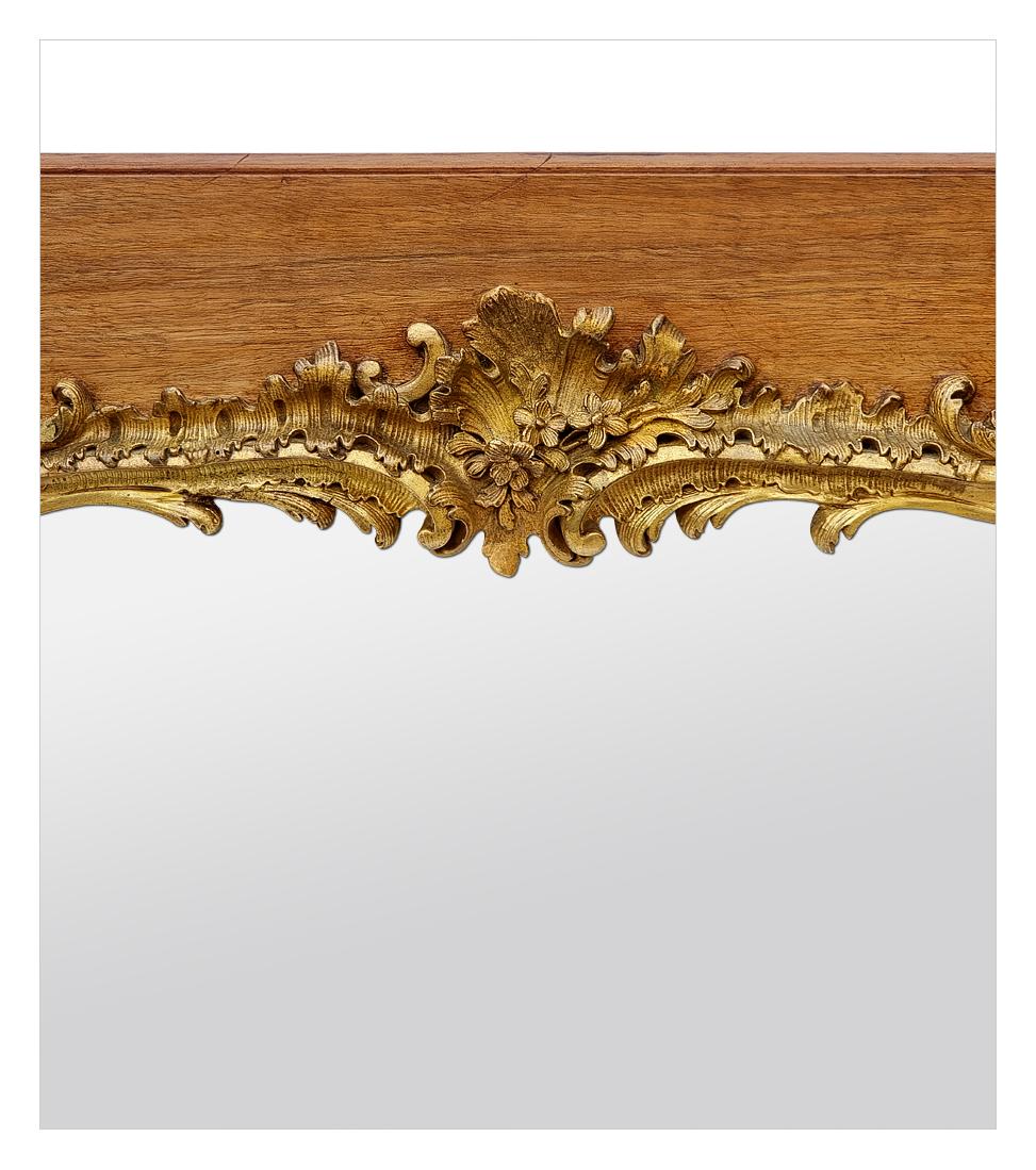 Bois Antique Wall Mirror français de style Louis XV, Wood and Gilded Ornaments, circa 1890 en vente