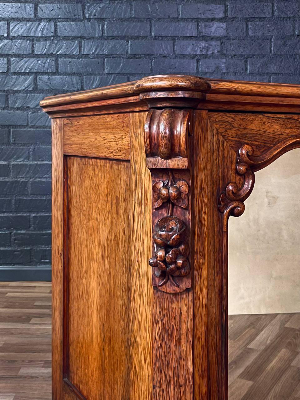 Inizio XX secolo Antique French Louis XV Style Walnut Cabinet w/ Mirrored Doors in vendita