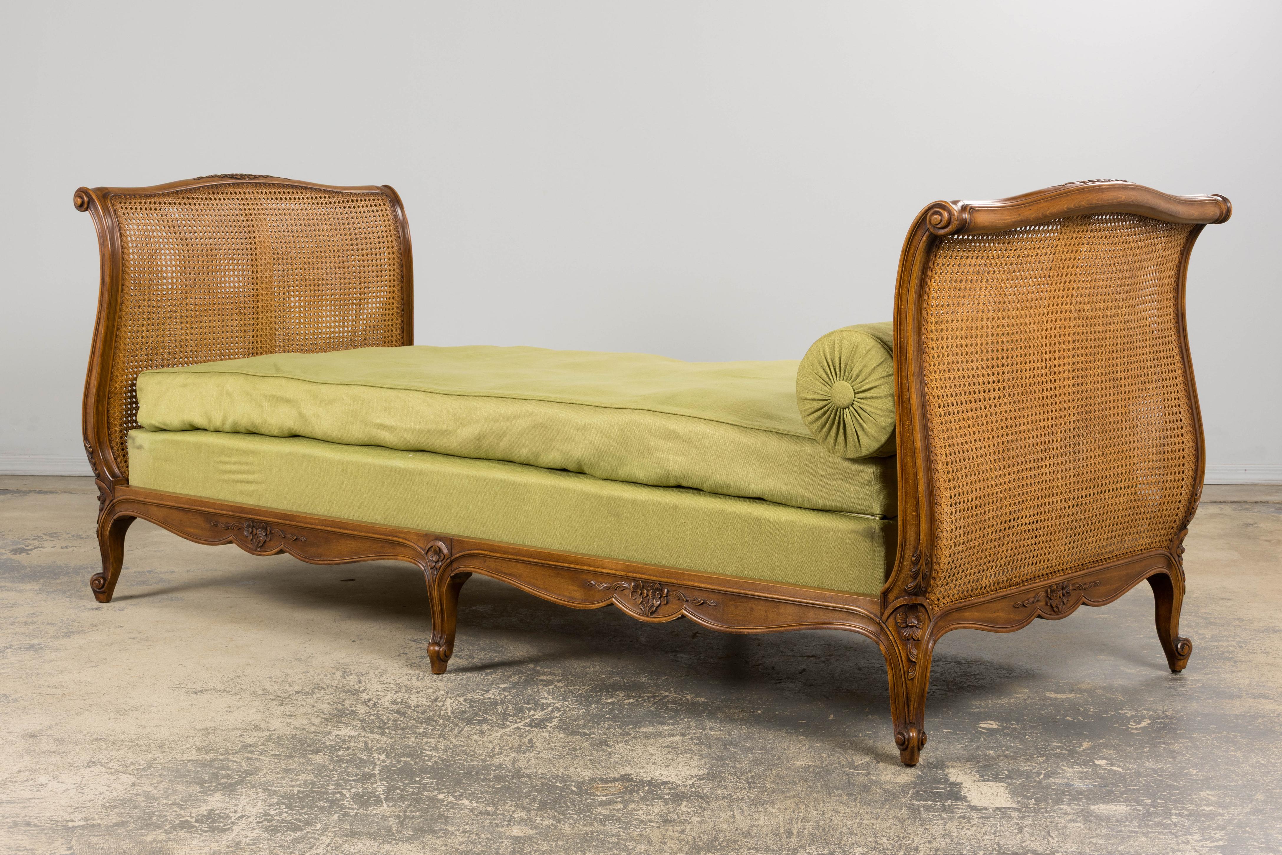 Antique French Louis XV Style Walnut Cane Daybed W/ Light Green Linen For Sale 8