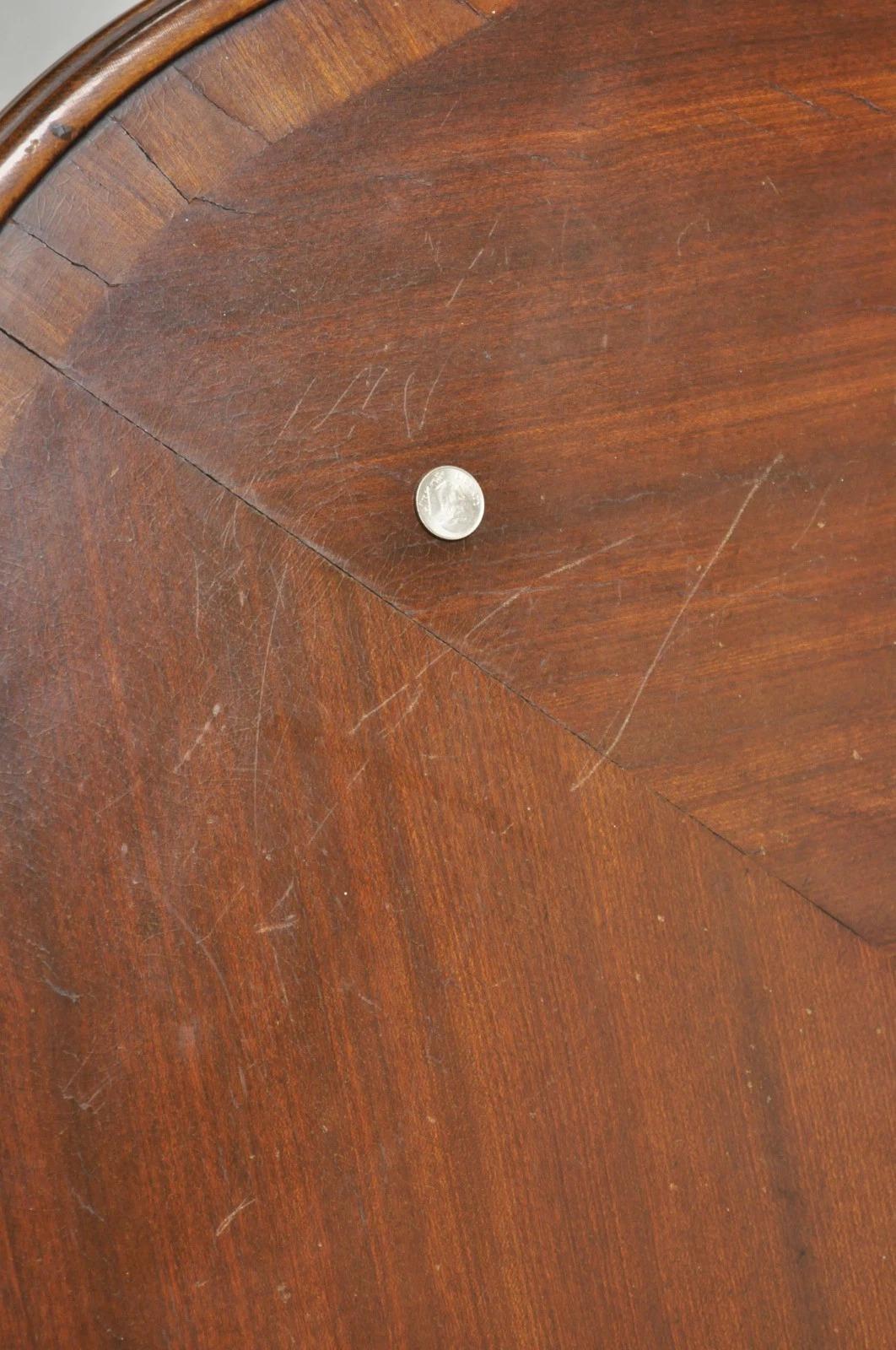 Antique French Louis XV Style Walnut Round Turtle Top Occasional Side Table Pair For Sale 3