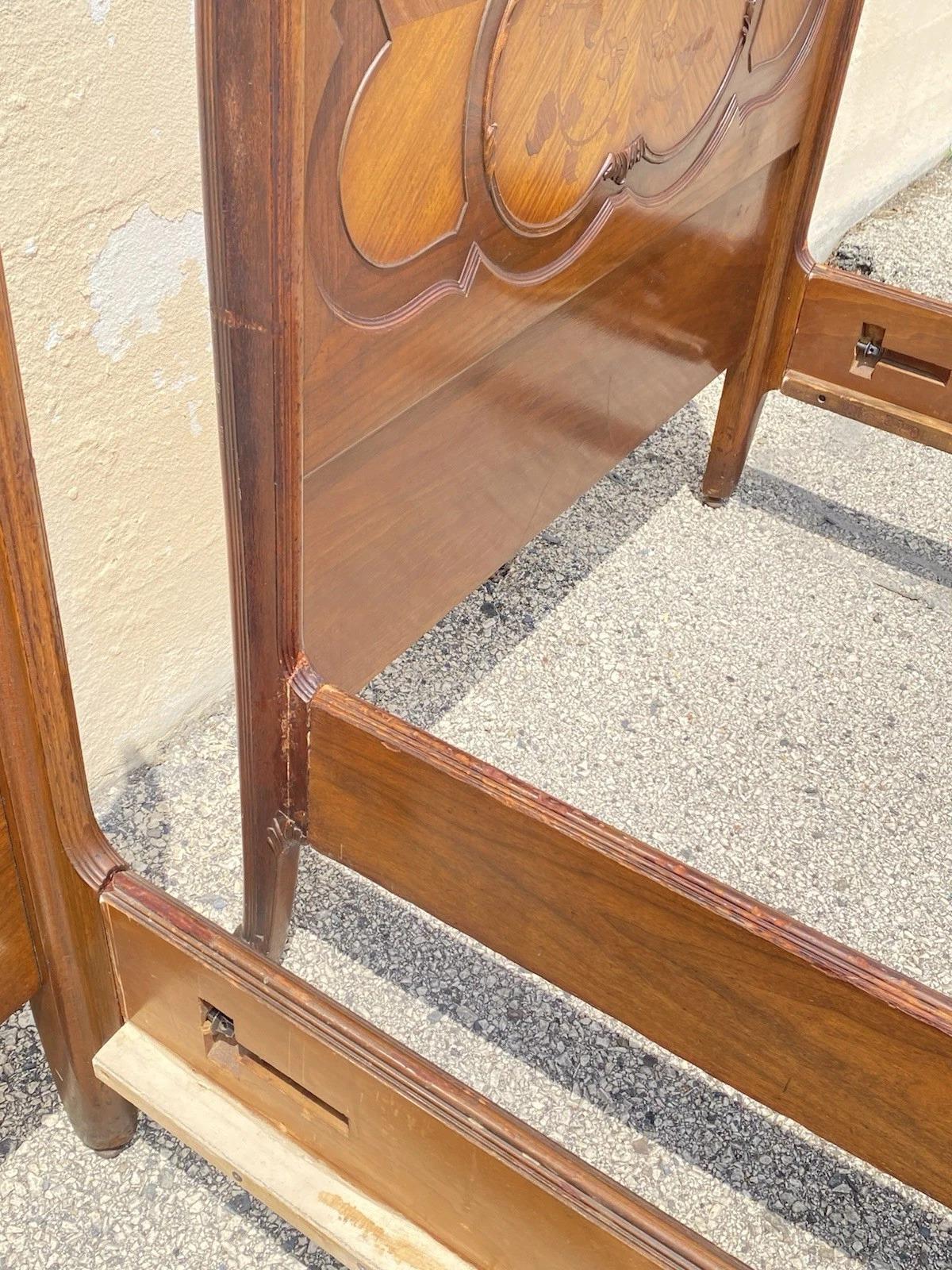 Antique French Louis XV Style Walnut Satinwood Inlay Twin Bed Frames - a Pair en vente 7