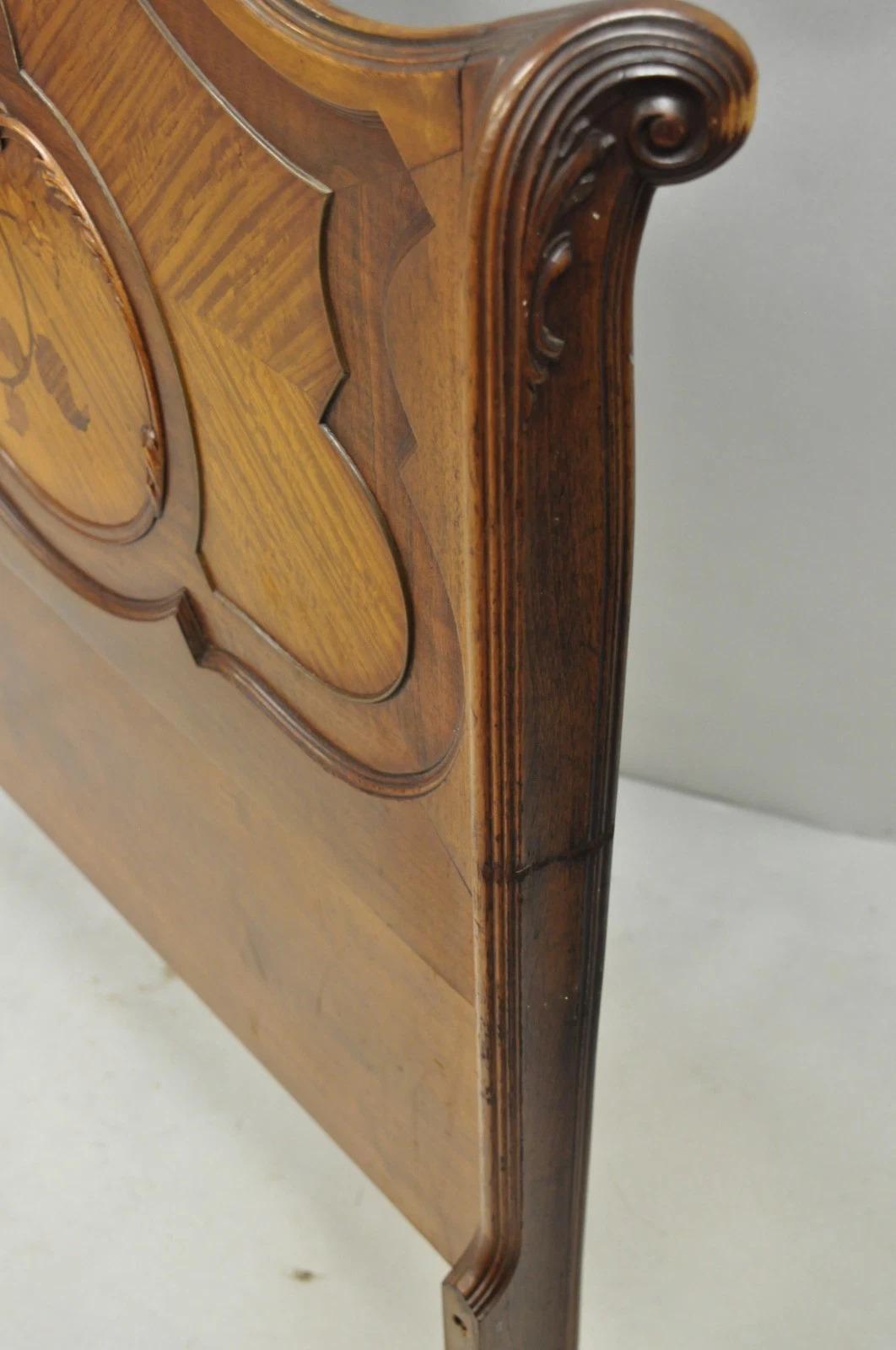 Noyer Antique French Louis XV Style Walnut Satinwood Inlay Twin Bed Frames - a Pair en vente