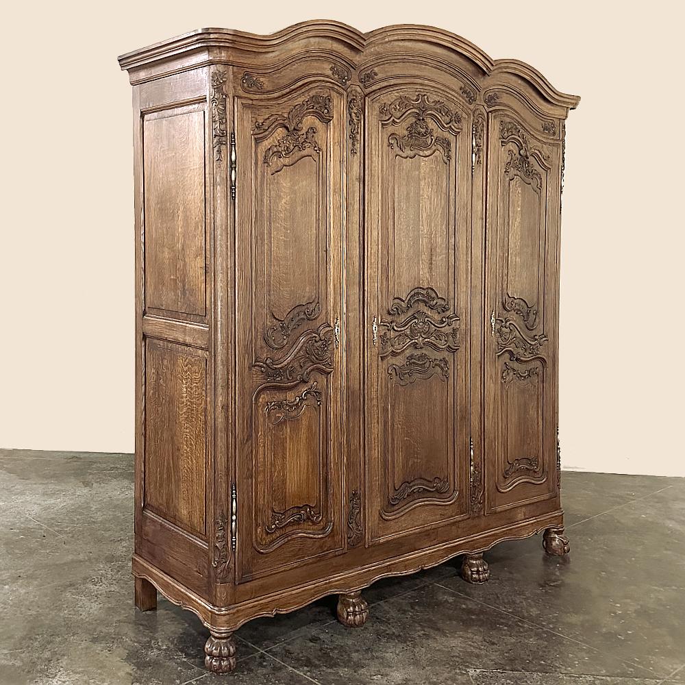Antique French Louis XV Triple Armoire In Good Condition For Sale In Dallas, TX