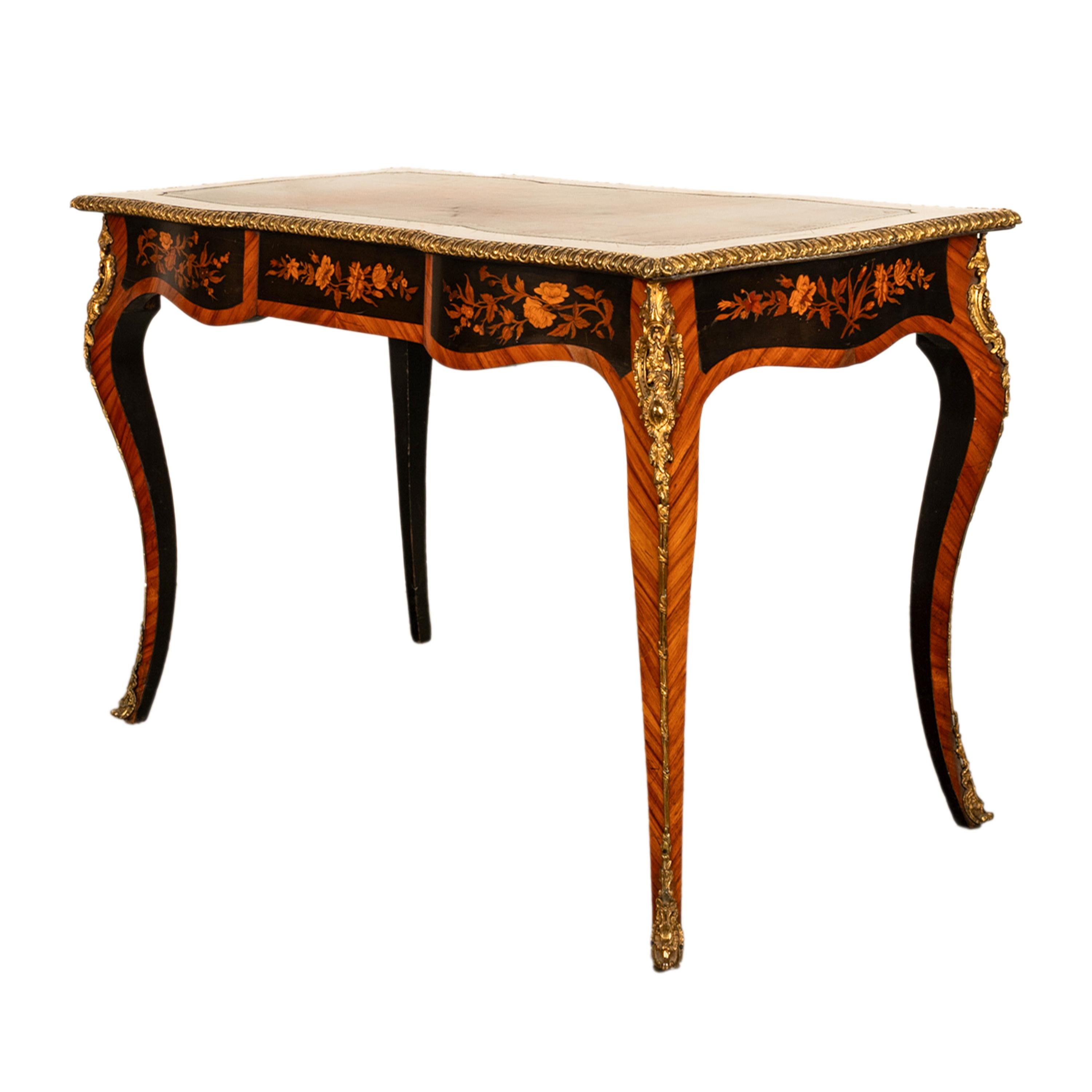 Antique French Louis XV Tulipwood Marquetry Ormolu Bureau Plat Writing Table en venta 4