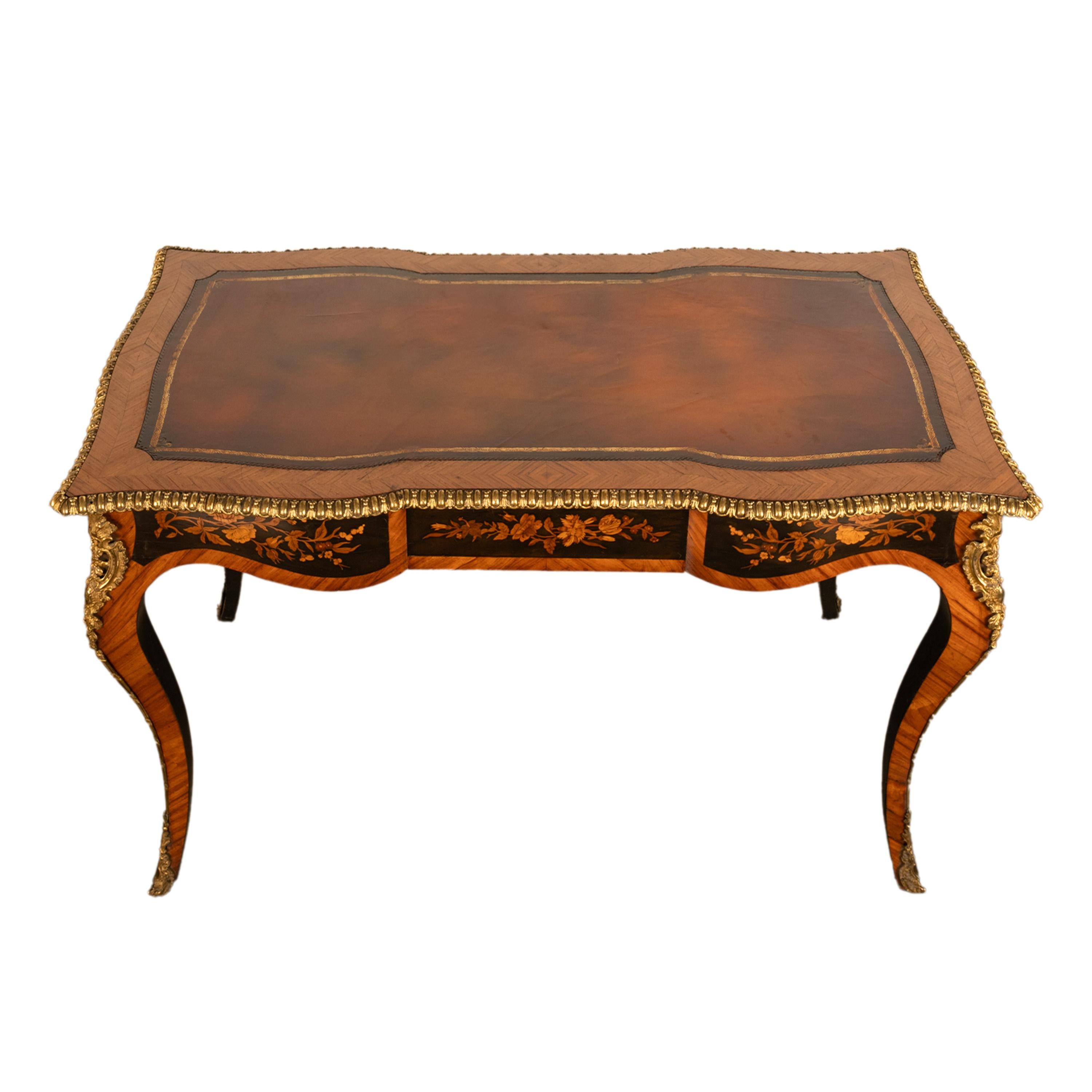 Antique French Louis XV Tulipwood Marquetry Ormolu Bureau Plat Writing Table en venta 5