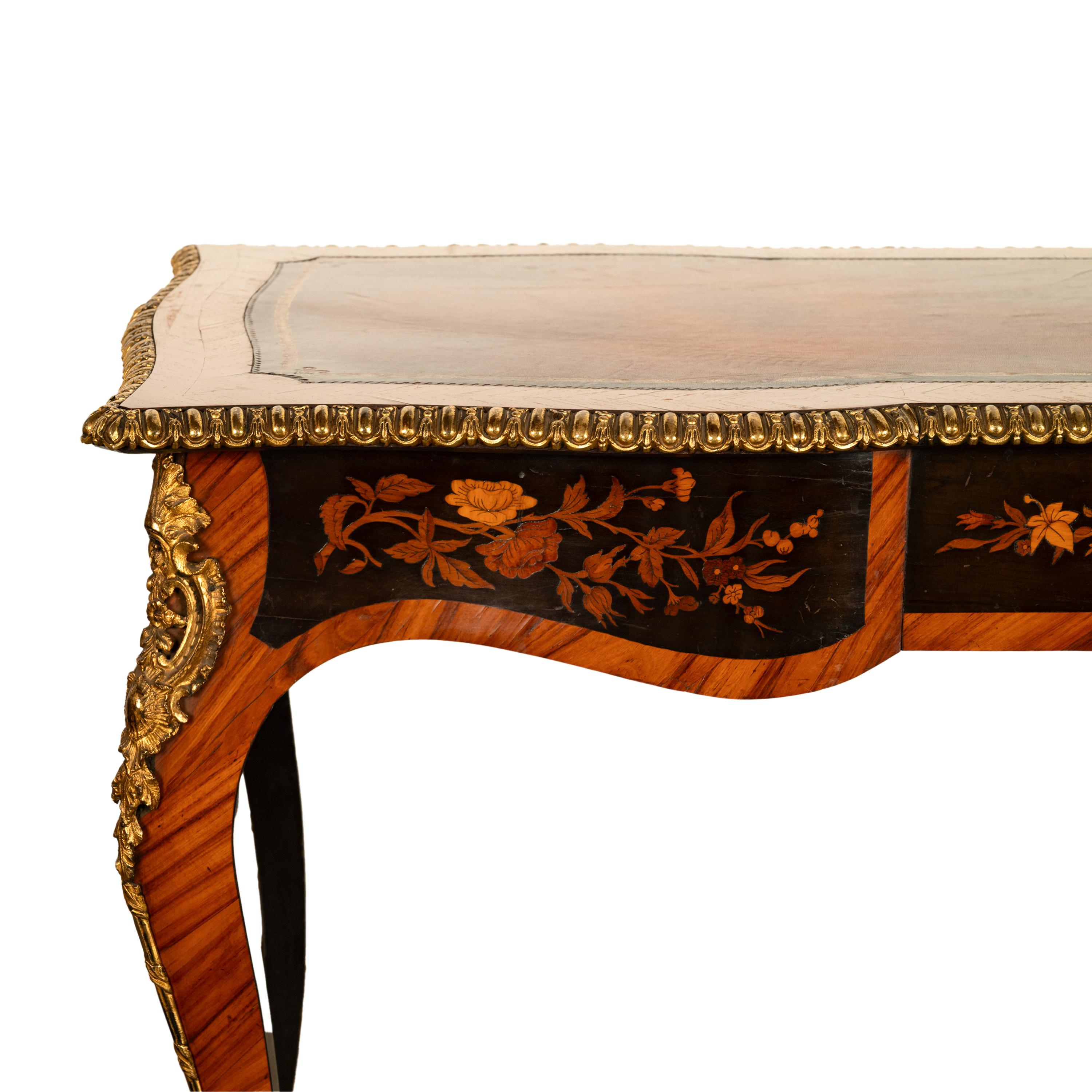 Antique French Louis XV Tulipwood Marquetry Ormolu Bureau Plat Writing Table en venta 6