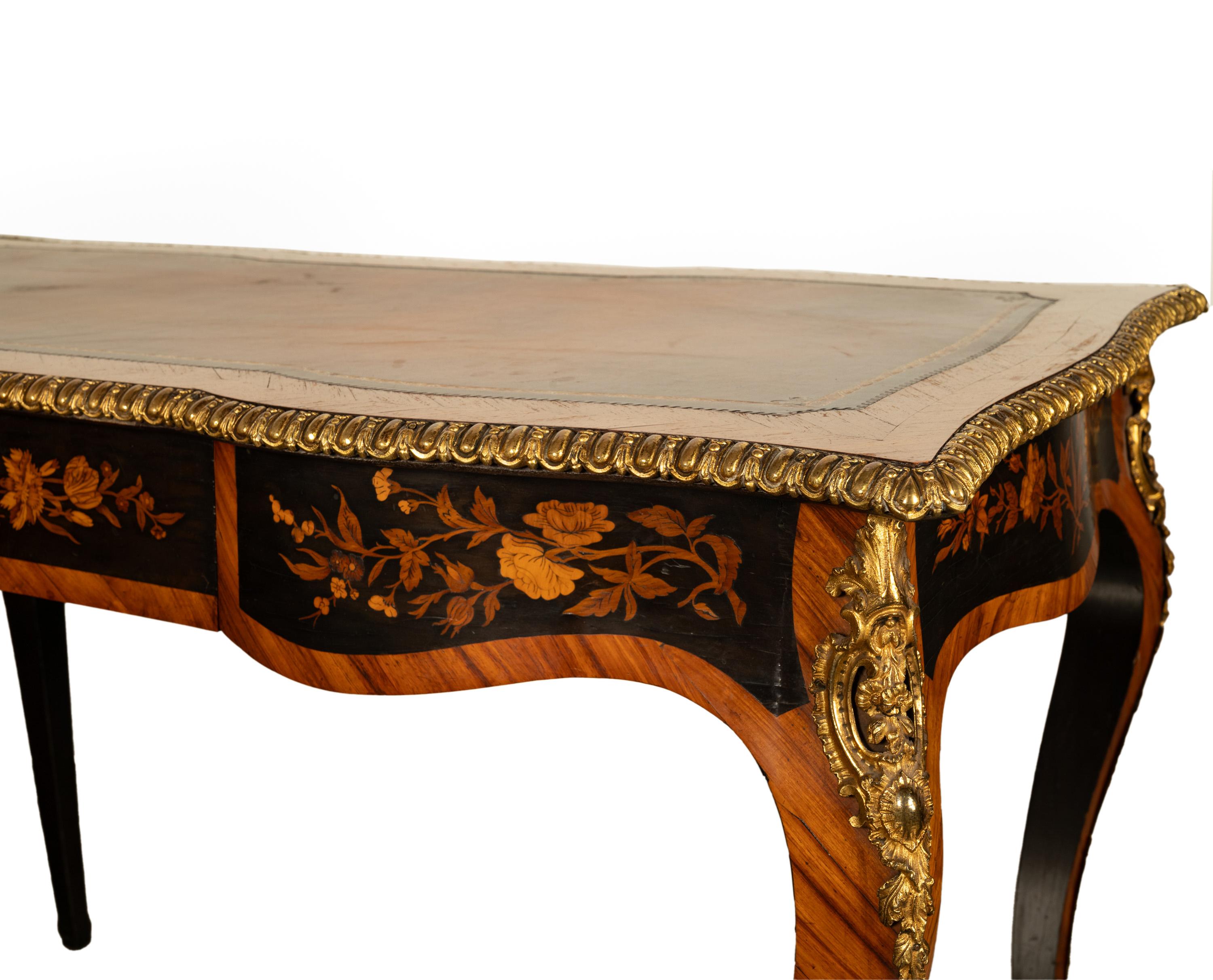 Antique French Louis XV Tulipwood Marquetry Ormolu Bureau Plat Writing Table en venta 7