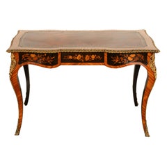 Ancienne table d'écriture française Louis XV en marqueterie de tulipier et bronze doré