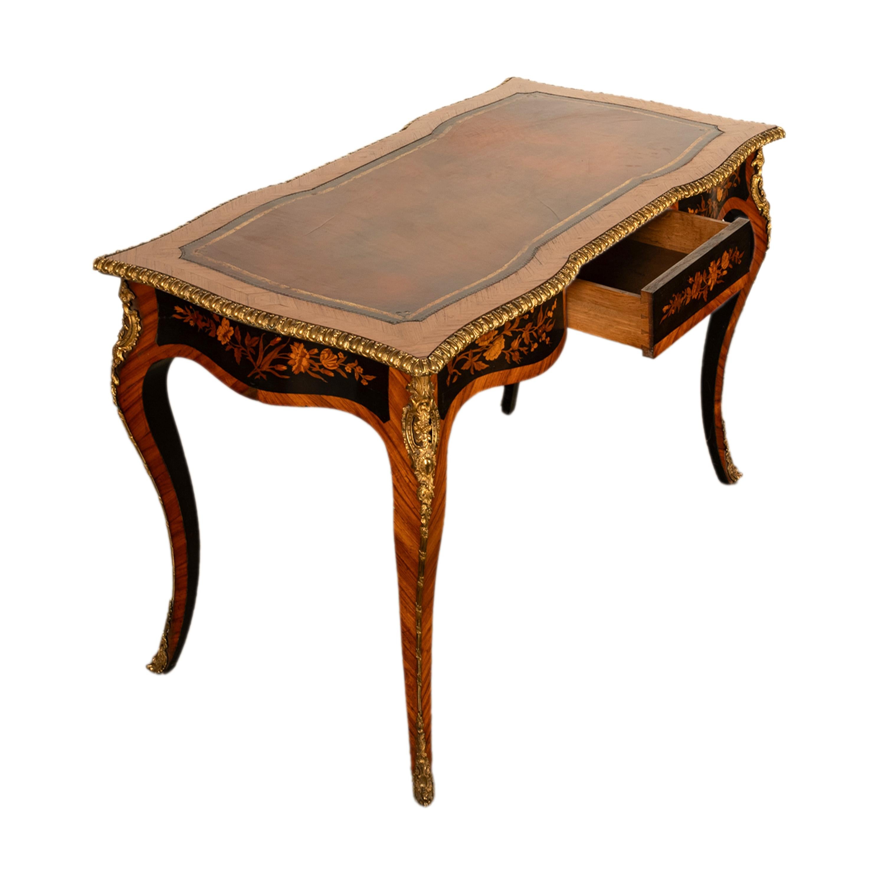 Antique French Louis XV Tulipwood Marquetry Ormolu Bureau Plat Writing Table Francés en venta