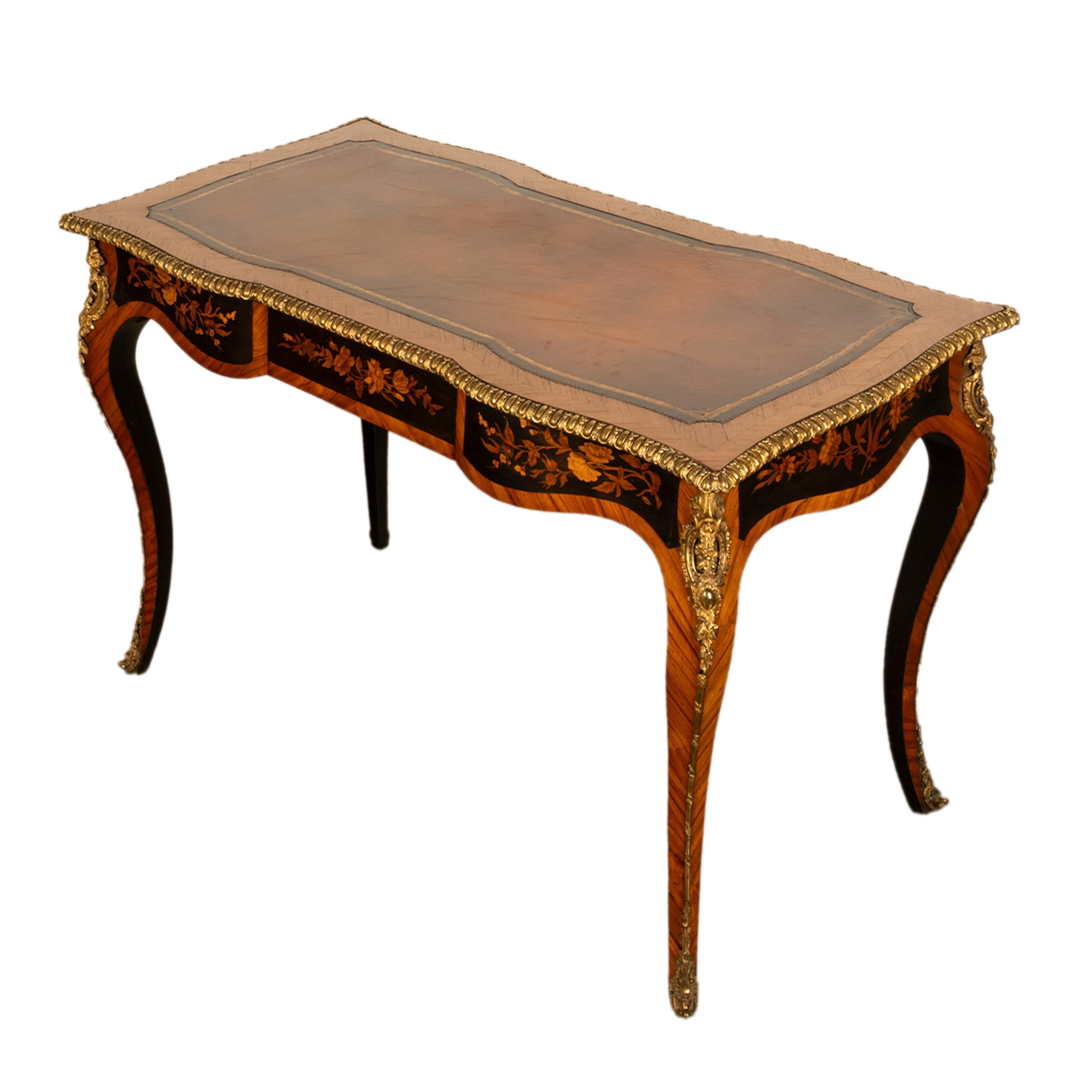Antique French Louis XV Tulipwood Marquetry Ormolu Bureau Plat Writing Table Bronce en venta