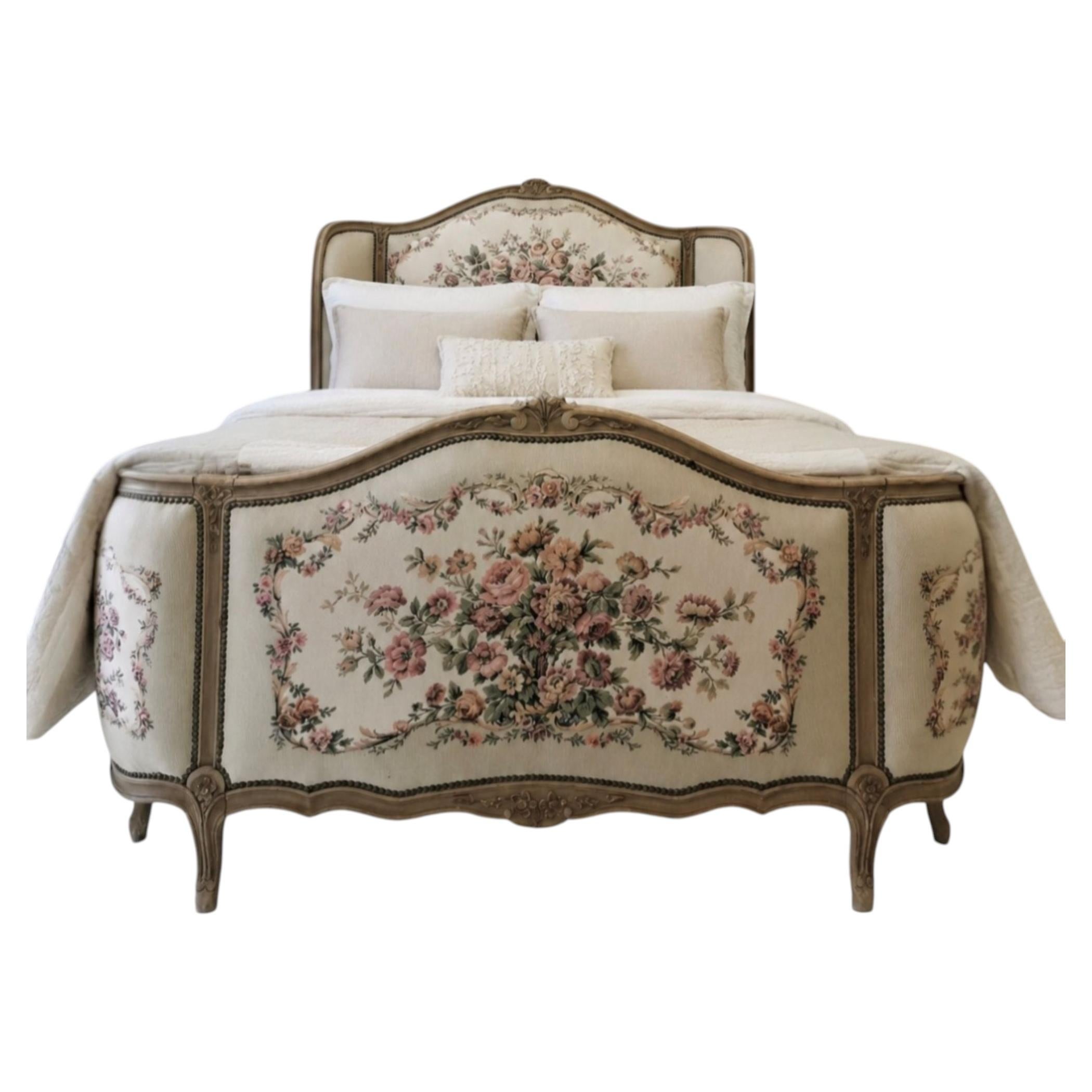 Lit français ancien de style Louis XV, modèle « Corbeille », taille « King Size » (Royaume-Uni)