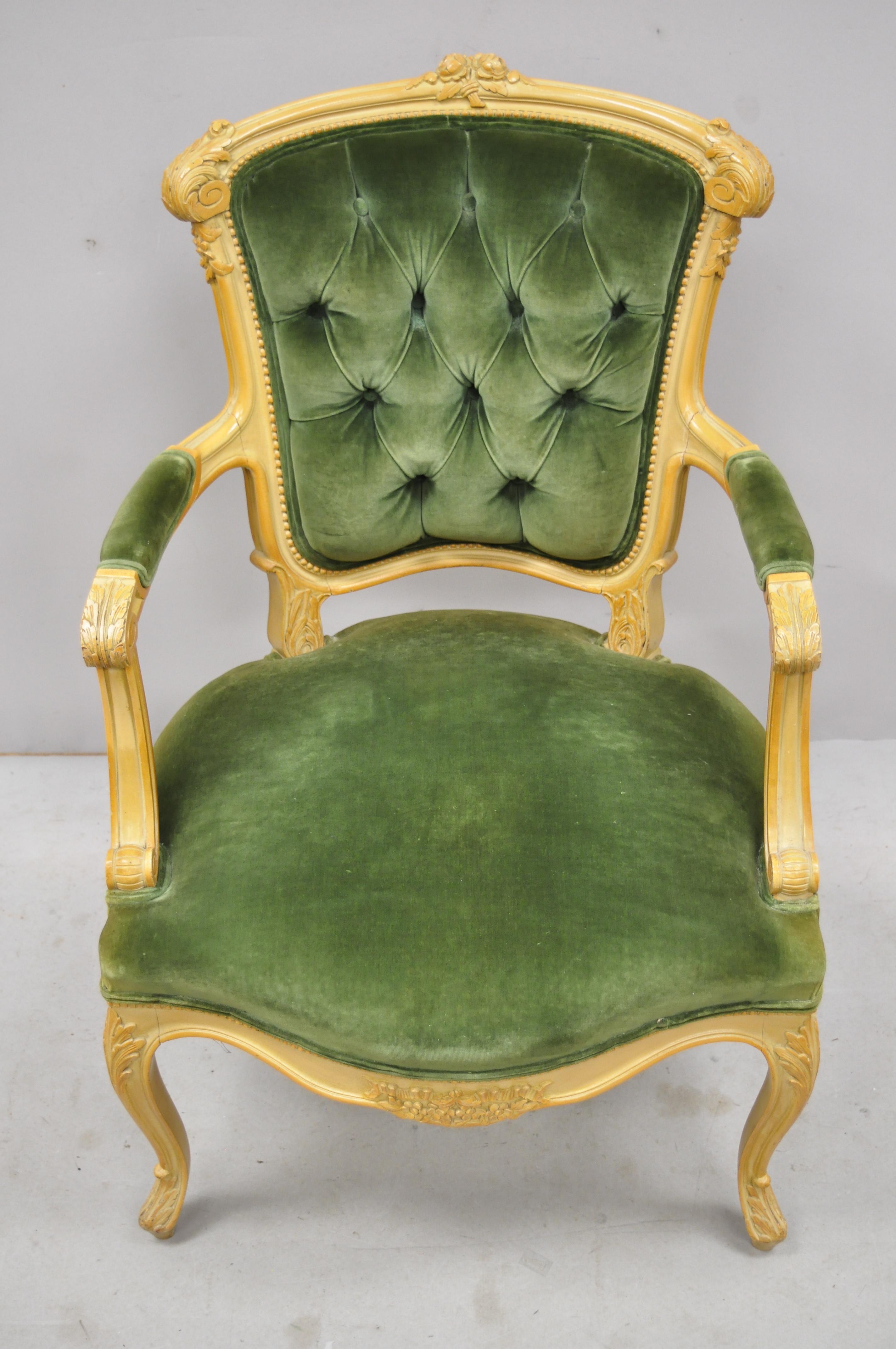 Antique French Louis XV Victorian style Fauteuil green velvet parlor armchair. Item includes green velvet tufted upholstery, finely carved frame, upholstered armrests, cabriole legs, very nice antique item, great style and form, circa early to