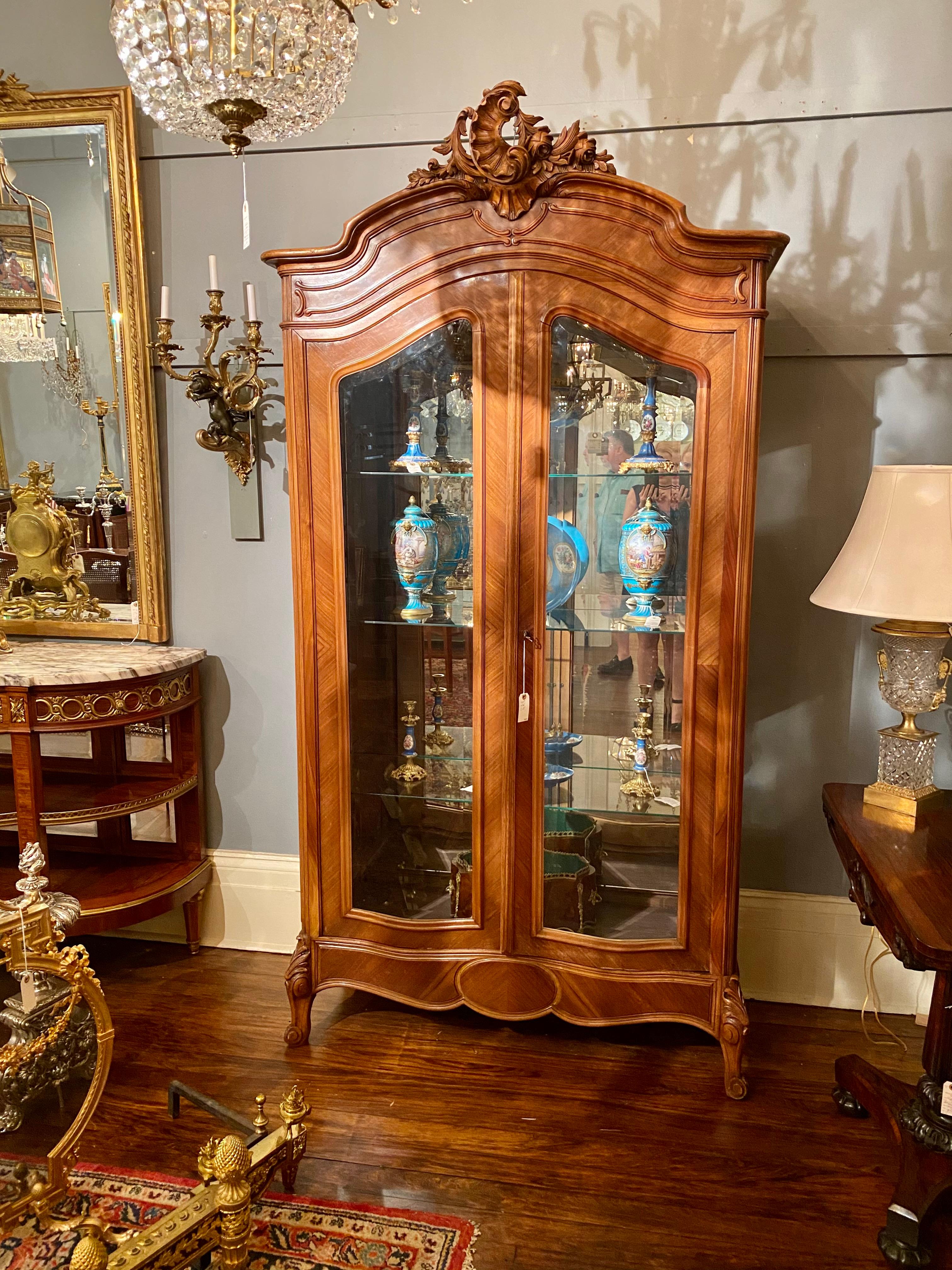 Antique French Louis XV Walnut and Glass Vitrine Cabinet, Circa 1880 In Good Condition For Sale In New Orleans, LA