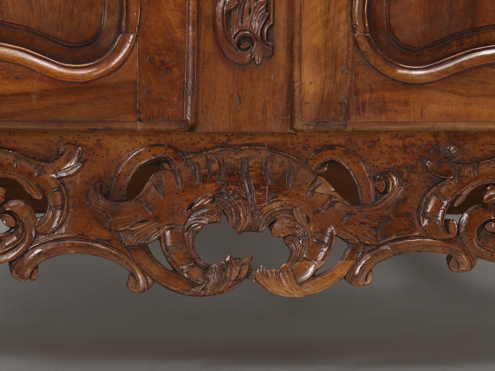 Antique French Large Louis XV Walnut Armoire, c1700's Restored Pierced Fretwork For Sale 2