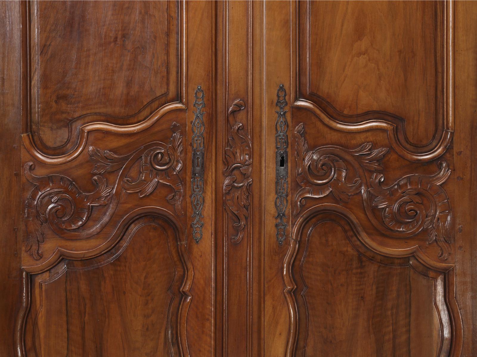 Antique French Large Louis XV Walnut Armoire, c1700's Restored Pierced Fretwork In Good Condition For Sale In Chicago, IL
