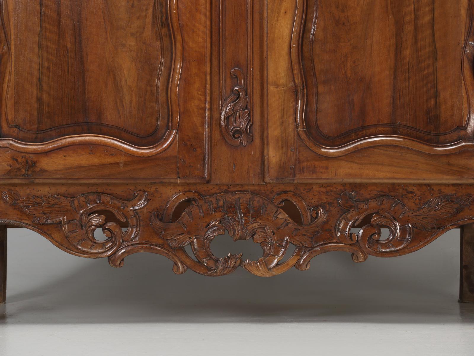 Antique French Large Louis XV Walnut Armoire, c1700's Restored Pierced Fretwork For Sale 1