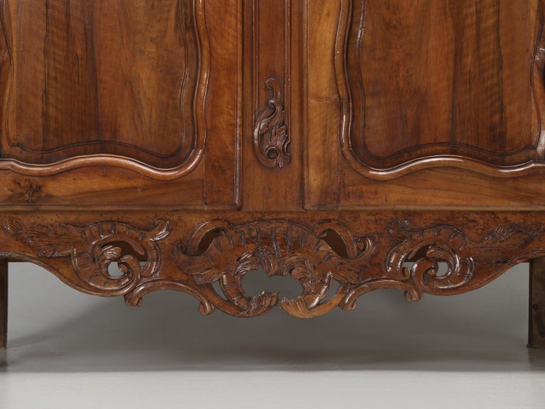 Antique French Louis XV Walnut Armoire, circa 1700s For Sale 4