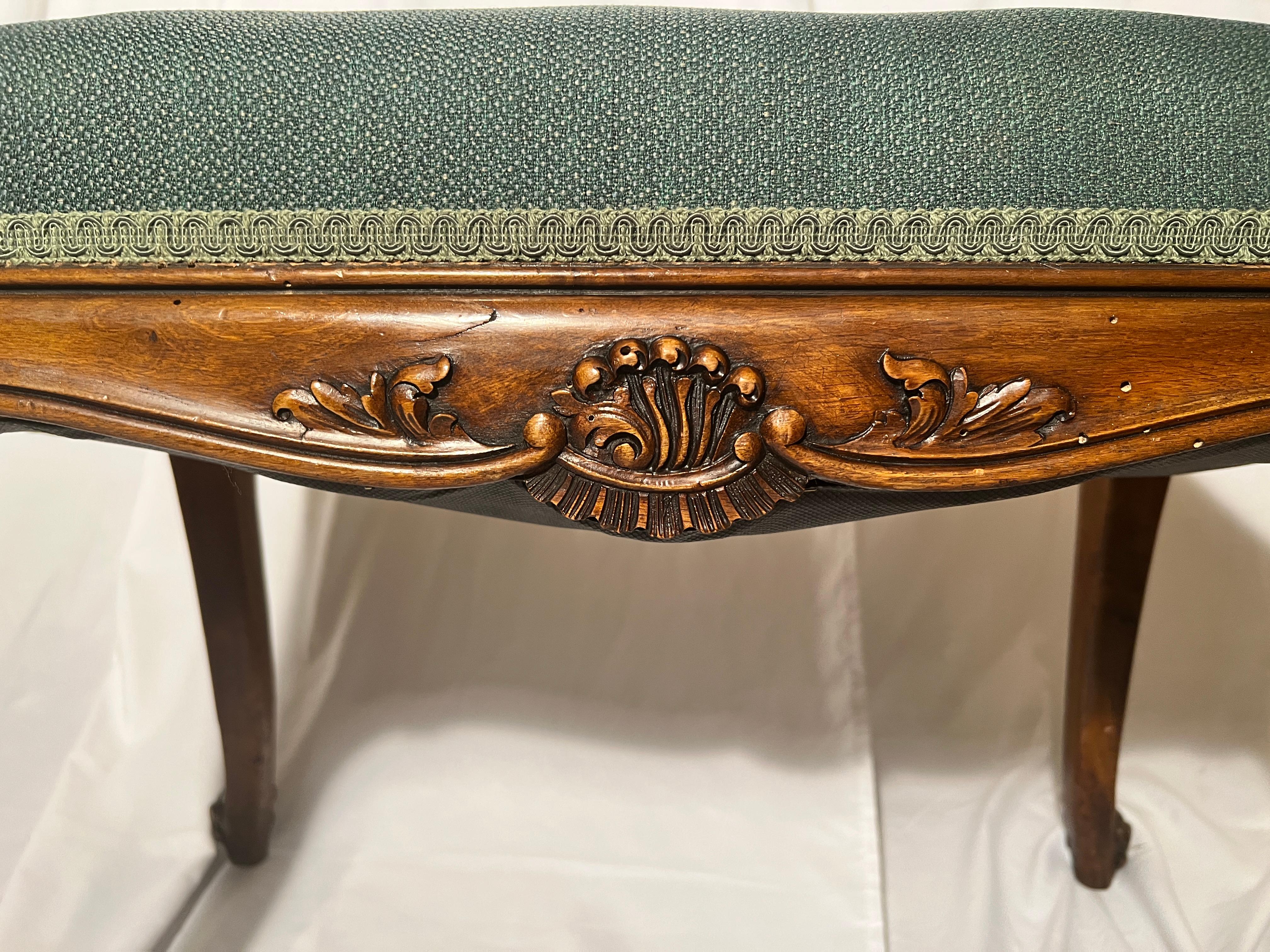 Antique French Louis XV Walnut Bench circa 1880 In Good Condition For Sale In New Orleans, LA