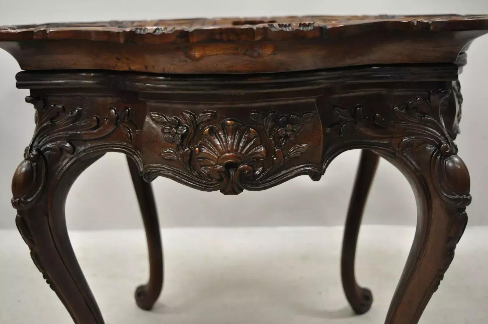 Antique French Louis XV Mesa de centro de nogal con plato de porcelana Angelica Kauffman en venta 2