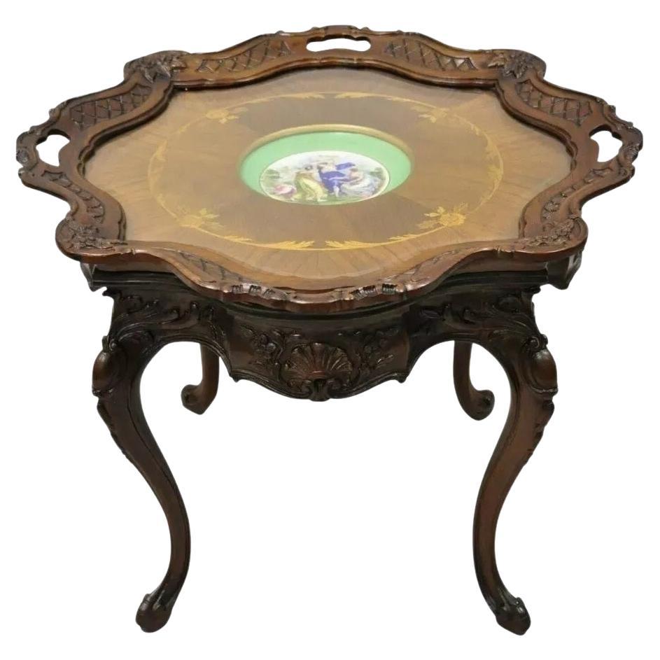 Antique French Louis XV Mesa de centro de nogal con plato de porcelana Angelica Kauffman en venta