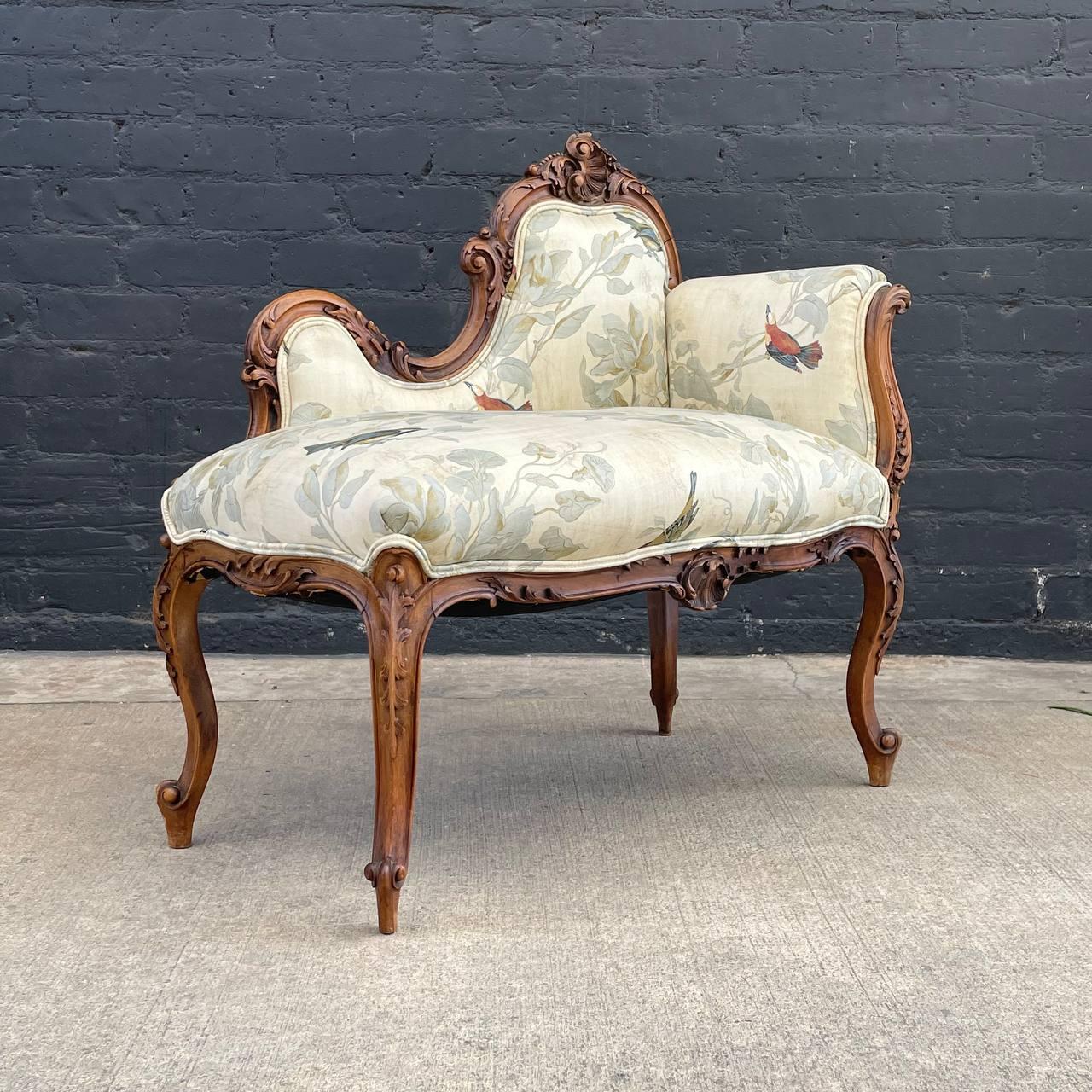 Antique French Louis XV Walnut Petite Chaise Lounge

Original Vintage Condition
Year:  c.1940’s
Dimensions: 
34.50”H x 37”W x 18”D
Seat Height 19”