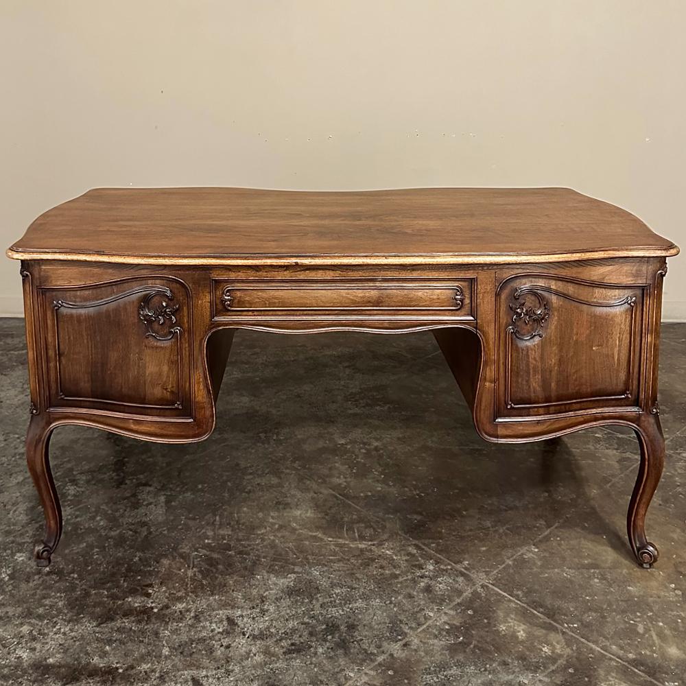 Antique French Louis XV Walnut Serpentine Desk For Sale 4