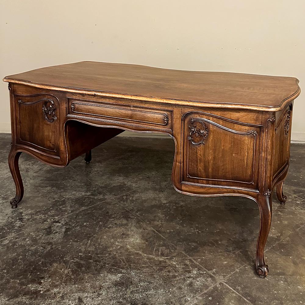 Antique French Louis XV Walnut Serpentine Desk For Sale 5