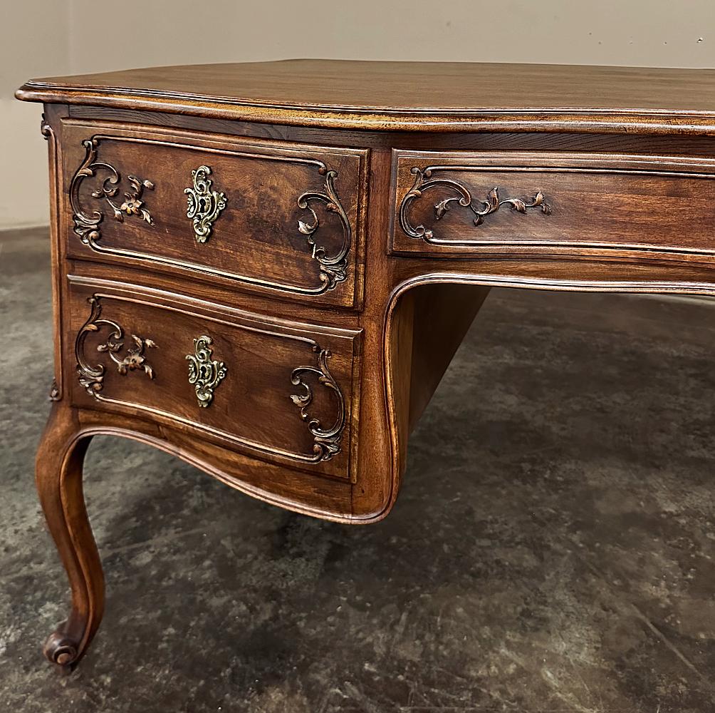 Antique French Louis XV Walnut Serpentine Desk For Sale 8