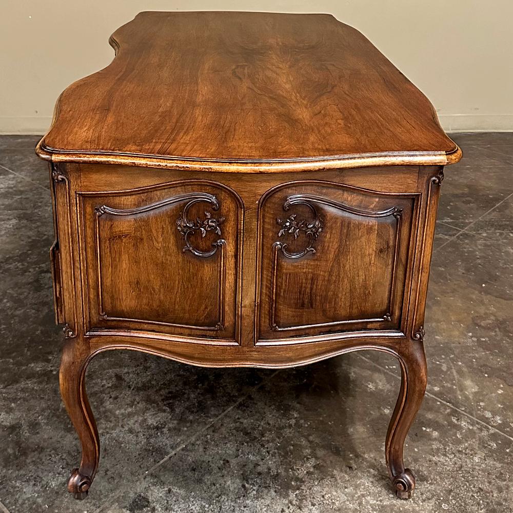 Antique French Louis XV Walnut Serpentine Desk For Sale 11