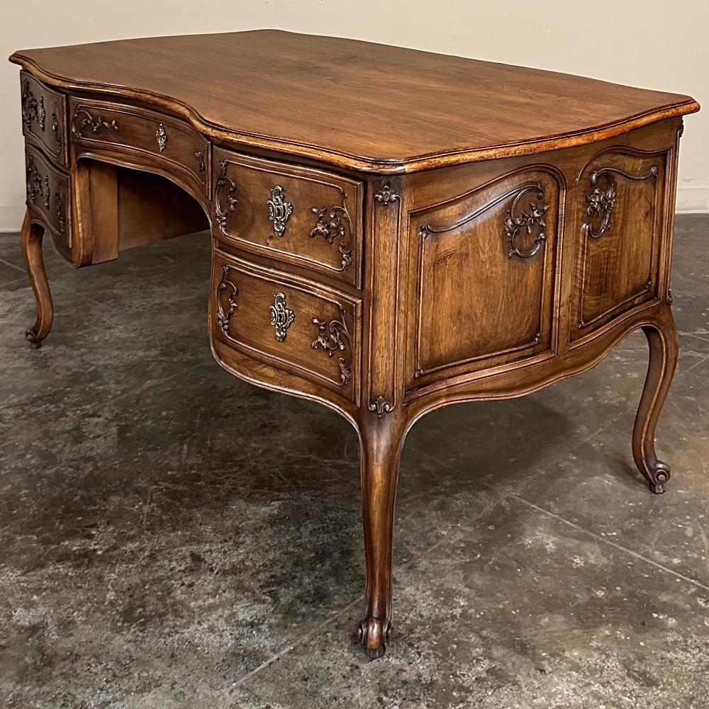 20th Century Antique French Louis XV Walnut Serpentine Desk For Sale
