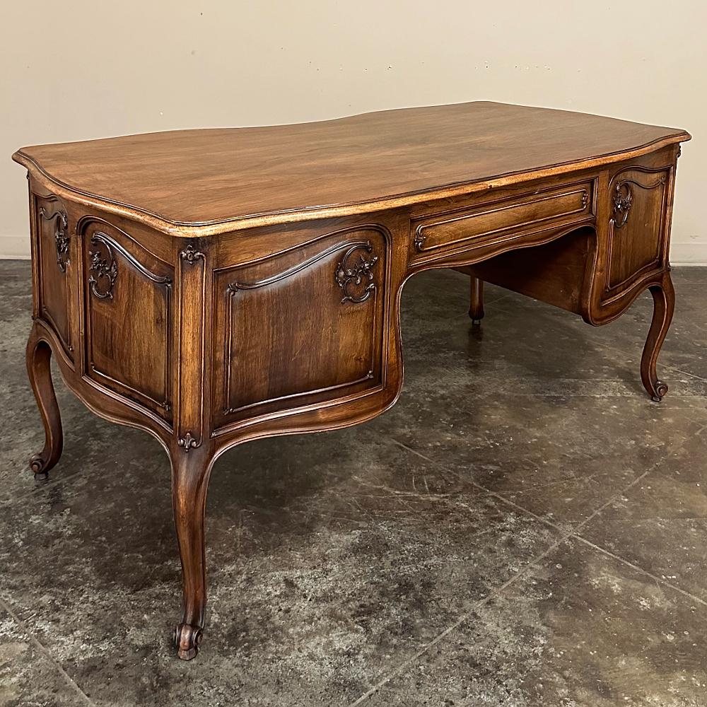 Antique French Louis XV Walnut Serpentine Desk For Sale 3