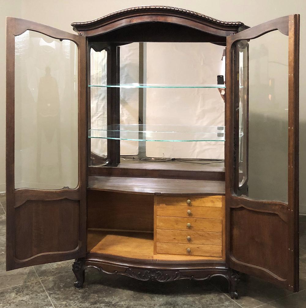 Antique French Louis XV Walnut Vitrine, Argentier In Good Condition For Sale In Dallas, TX