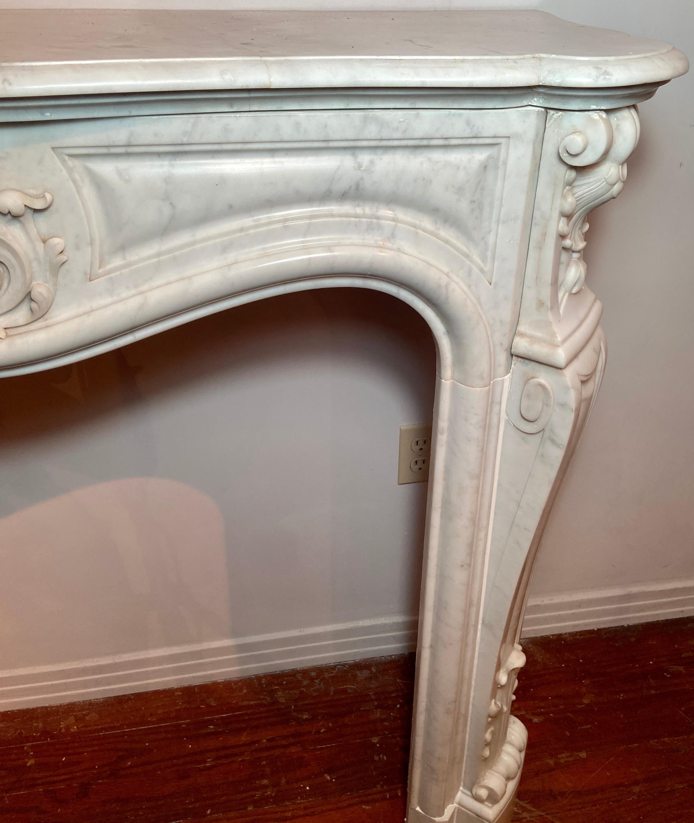 Antique French Louis XV White and Grey Marble Mantel, Circa 1860-1880 For Sale 4