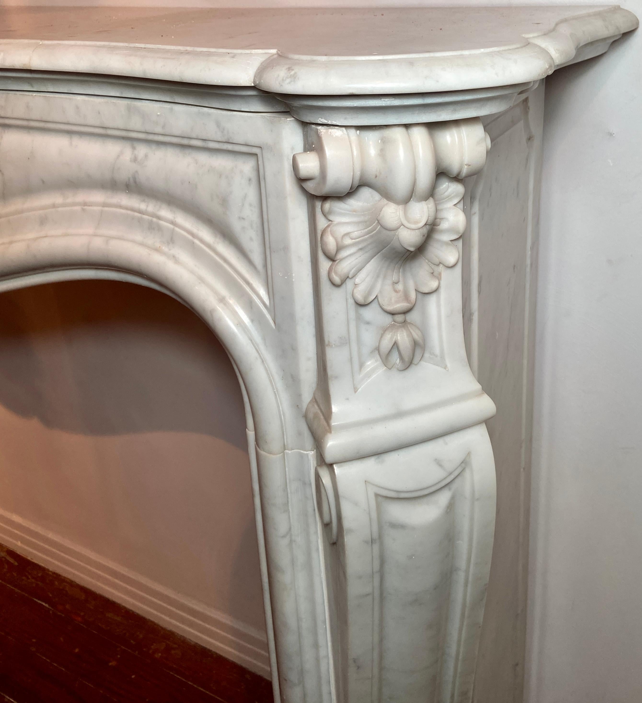 Antique French Louis XV White and Grey Marble Mantel, Circa 1860-1880 For Sale 5