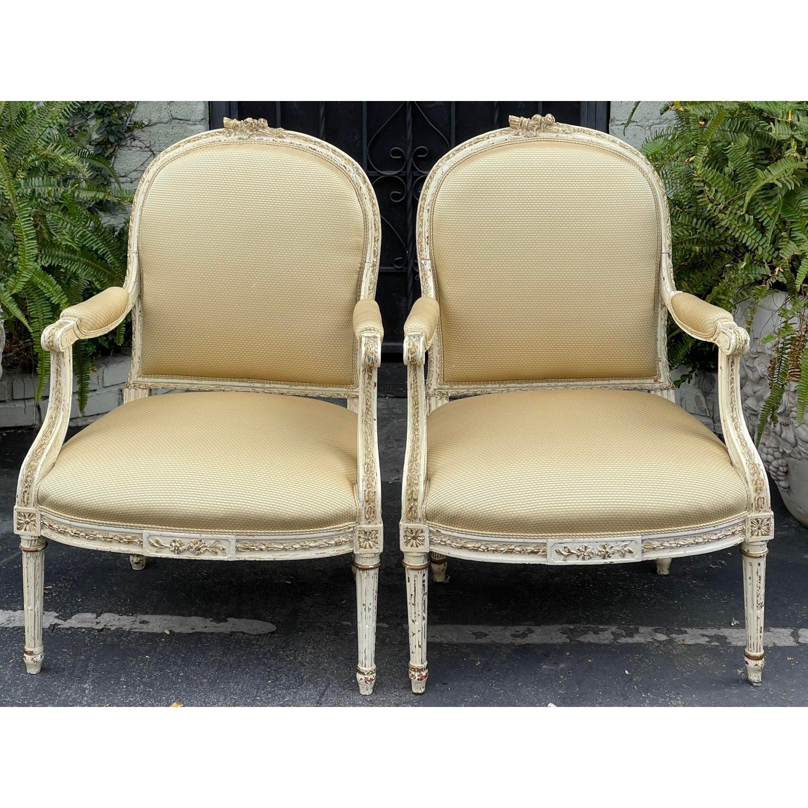 Antique French Louis XV XVI Transitional Arm Chair, 19th Century In Good Condition For Sale In LOS ANGELES, CA