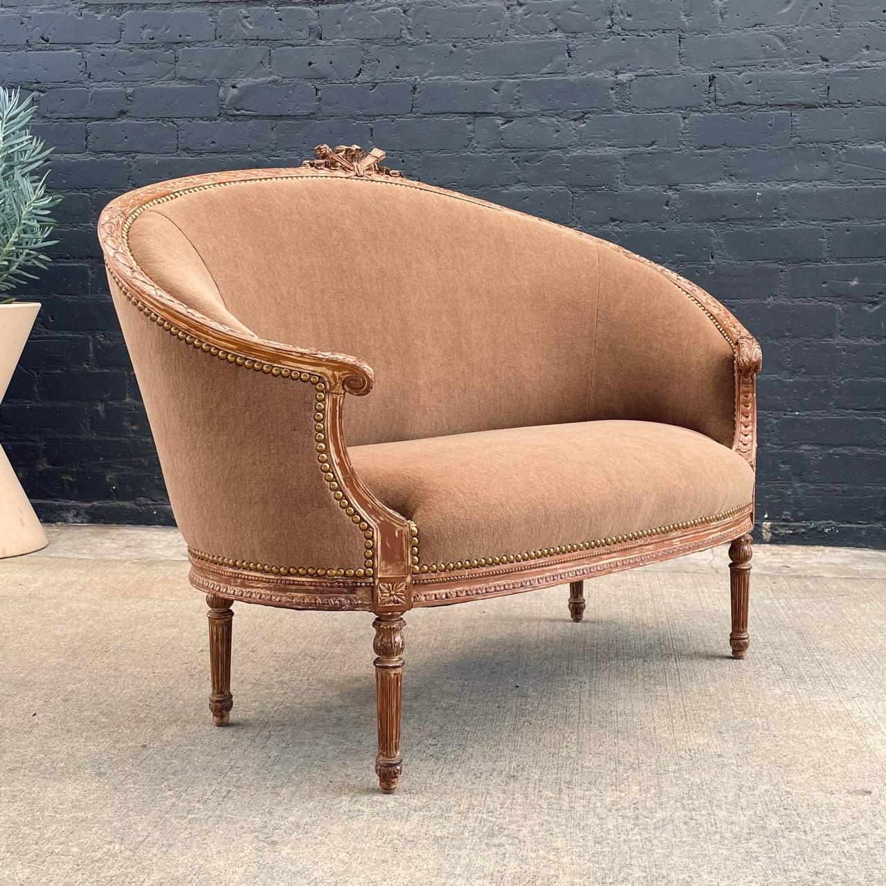 Antique French Louis XVI Alpaca Mohair Love Seat Sofa with Carved Details

Country: France
Materials: Carved Wood, Alpaca Mohair 
Condition: Newly Reupholstered 
Style: French Louis XVI 
Year: 1920s

$4,895

Dimensions:
37.50”H x 53”W x