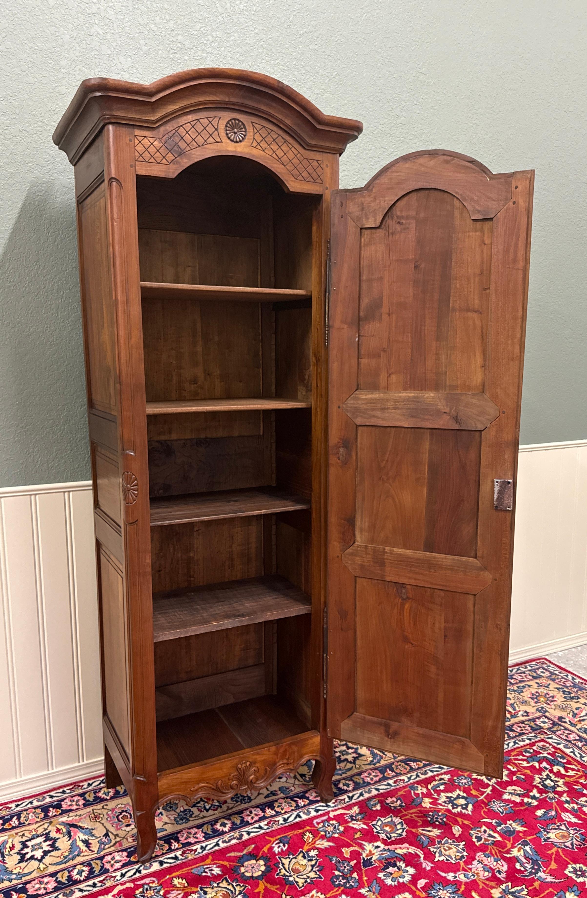 Armoire française ancienne Louis XVI Armoire Linen Cabinet Bonnetiere acajou 5
